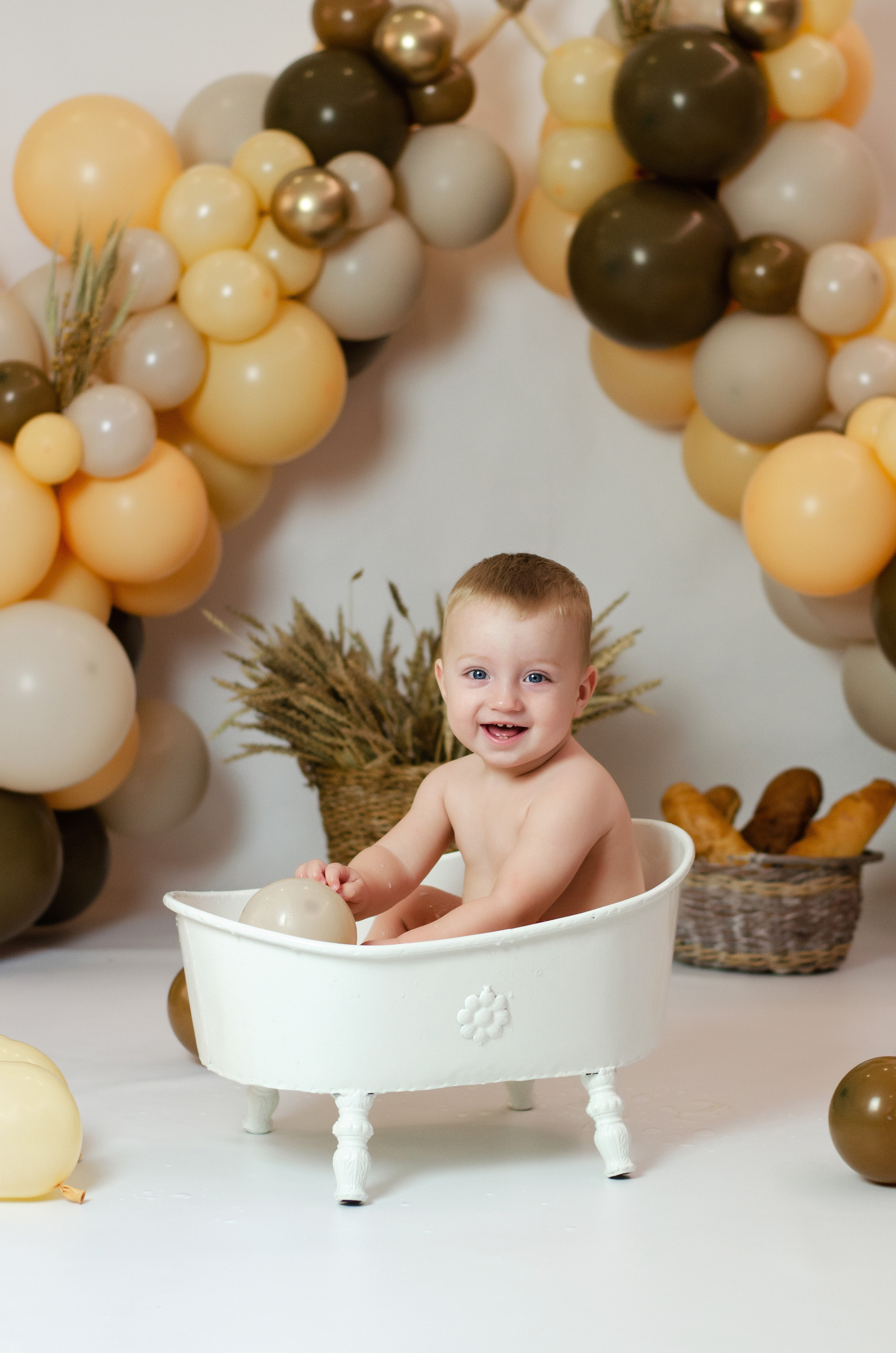 Молочная ванночка. Марина Колосова, детский фотограф и фотограф новорожденных в Красноярс