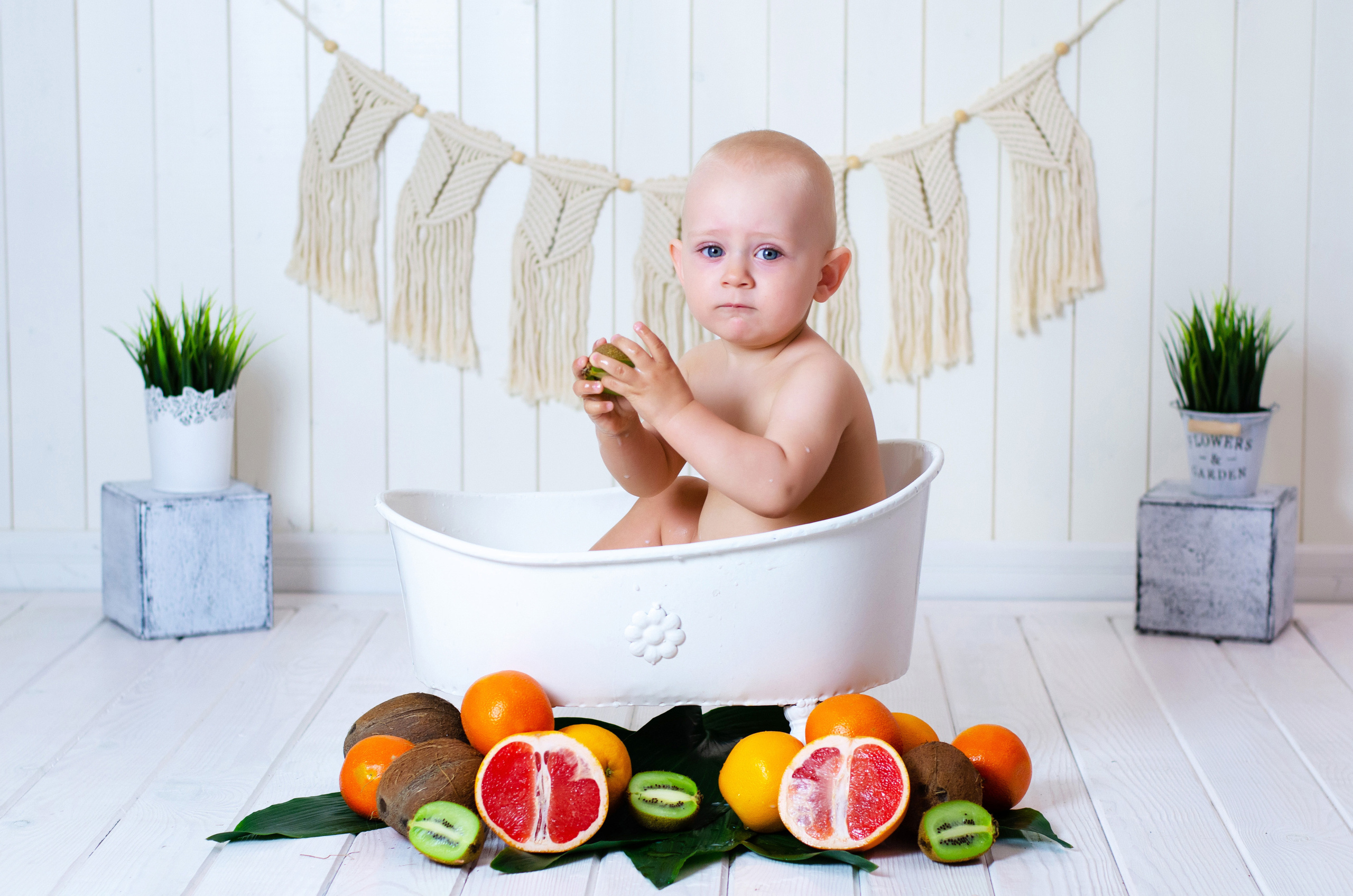 Молочная ванночка. Марина Колосова, детский фотограф и фотограф новорожденных в Красноярс