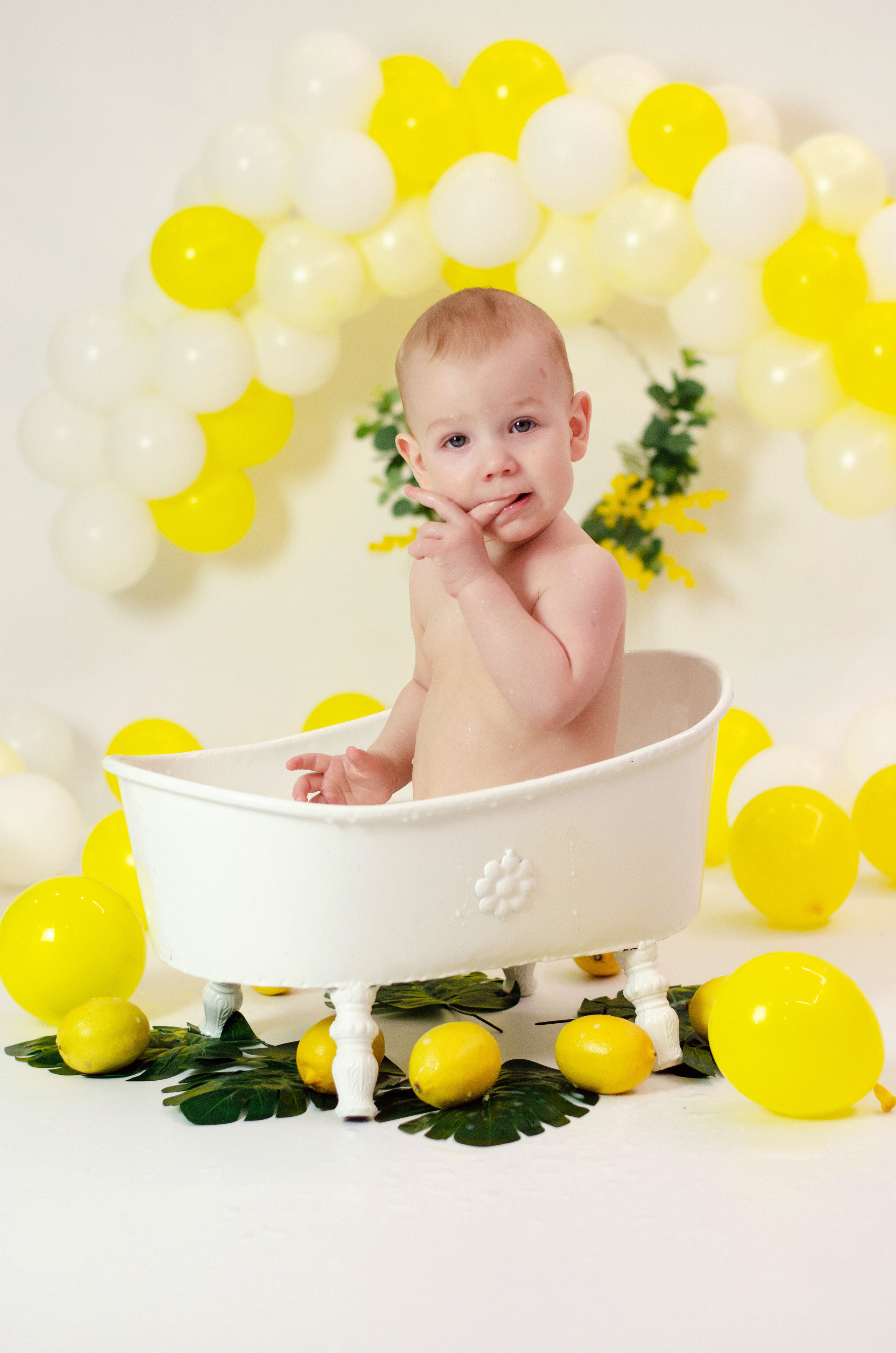 Молочная ванночка. Марина Колосова, детский фотограф и фотограф новорожденных в Красноярс