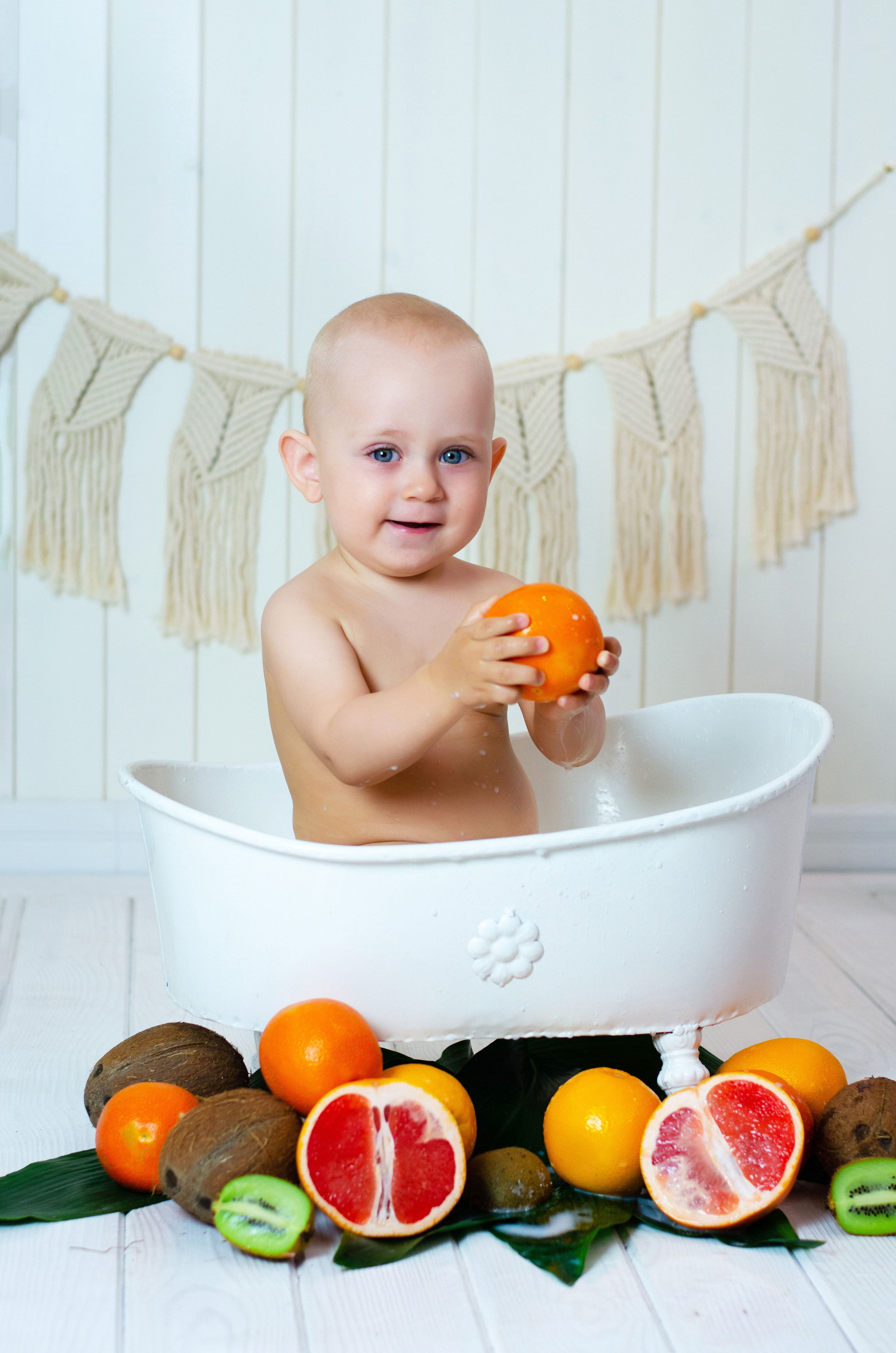 Молочная ванночка. Марина Колосова, детский фотограф и фотограф новорожденных в Красноярс