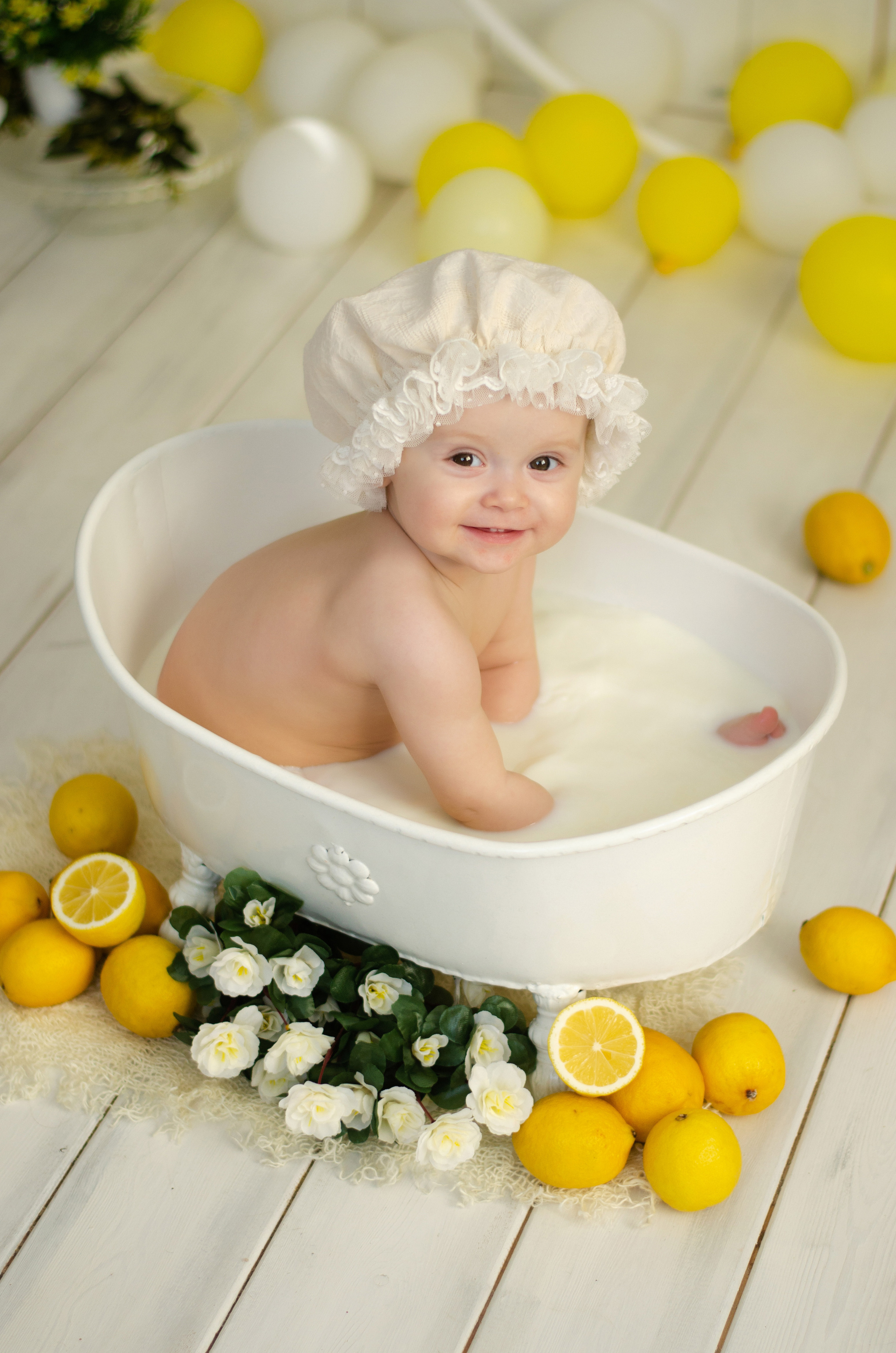 Молочная ванночка. Марина Колосова, детский фотограф и фотограф новорожденных в Красноярс