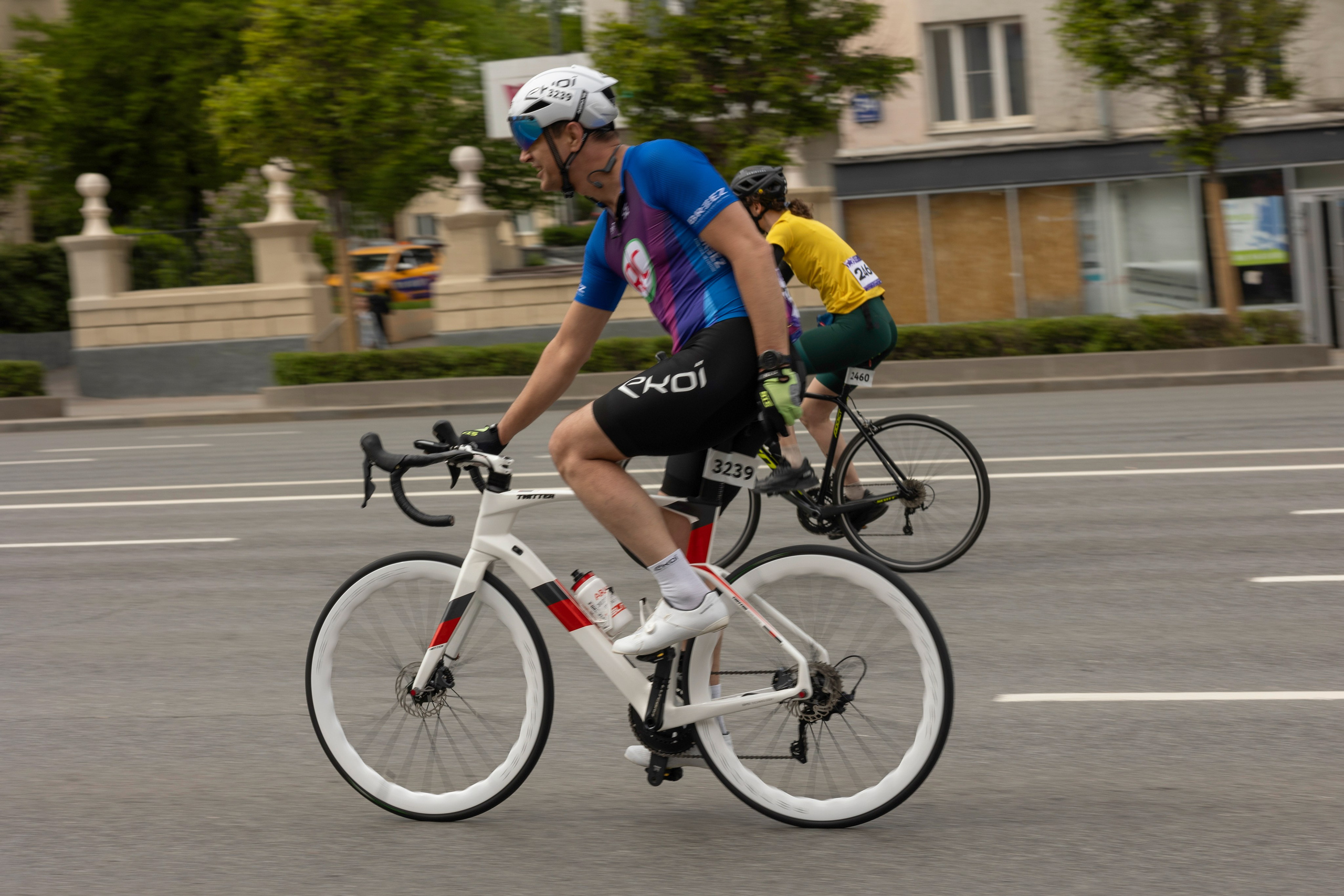 На велосипеде даже обычная дорога превращается в маршрут мечты