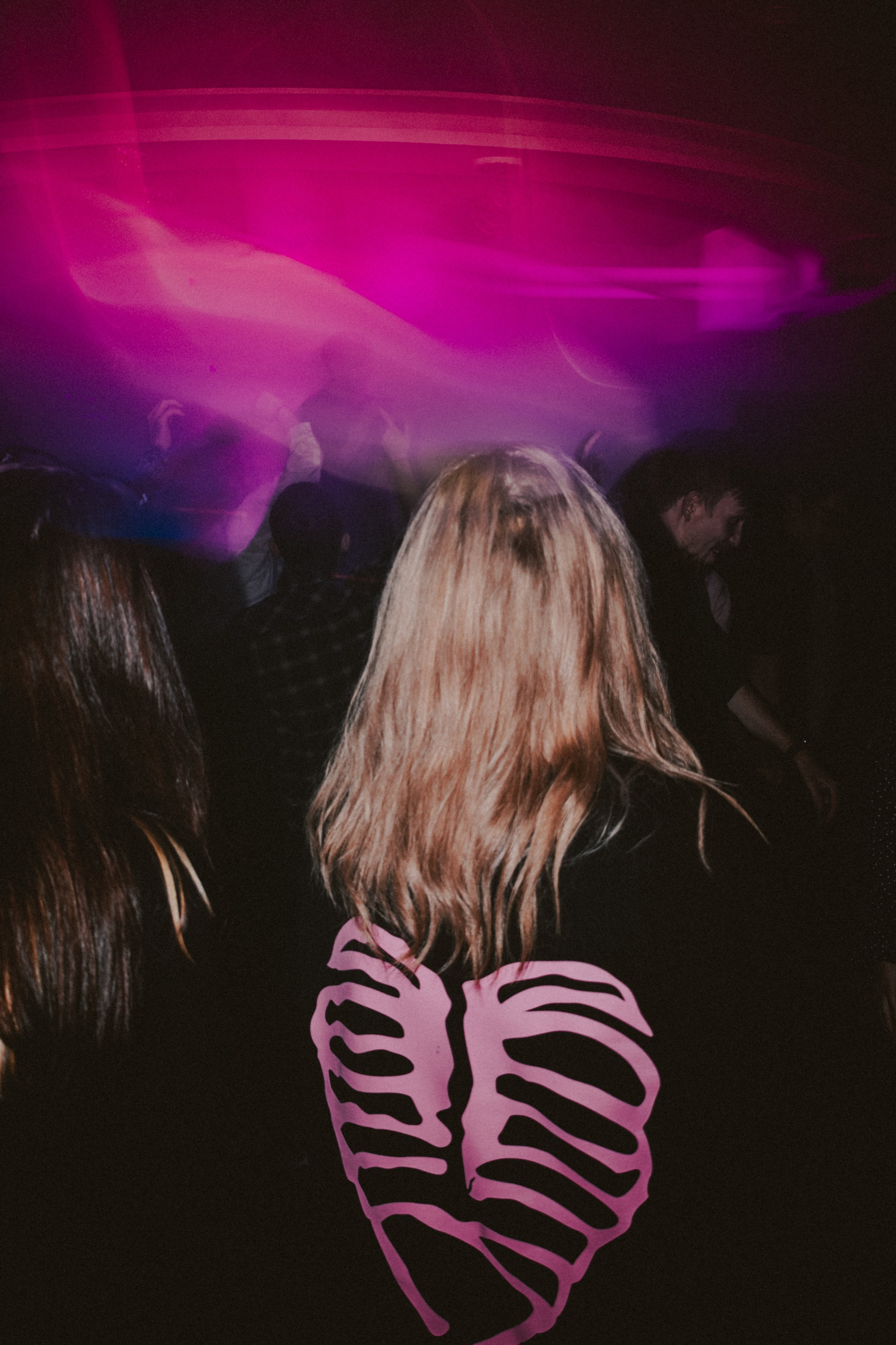 Девушка на концерте