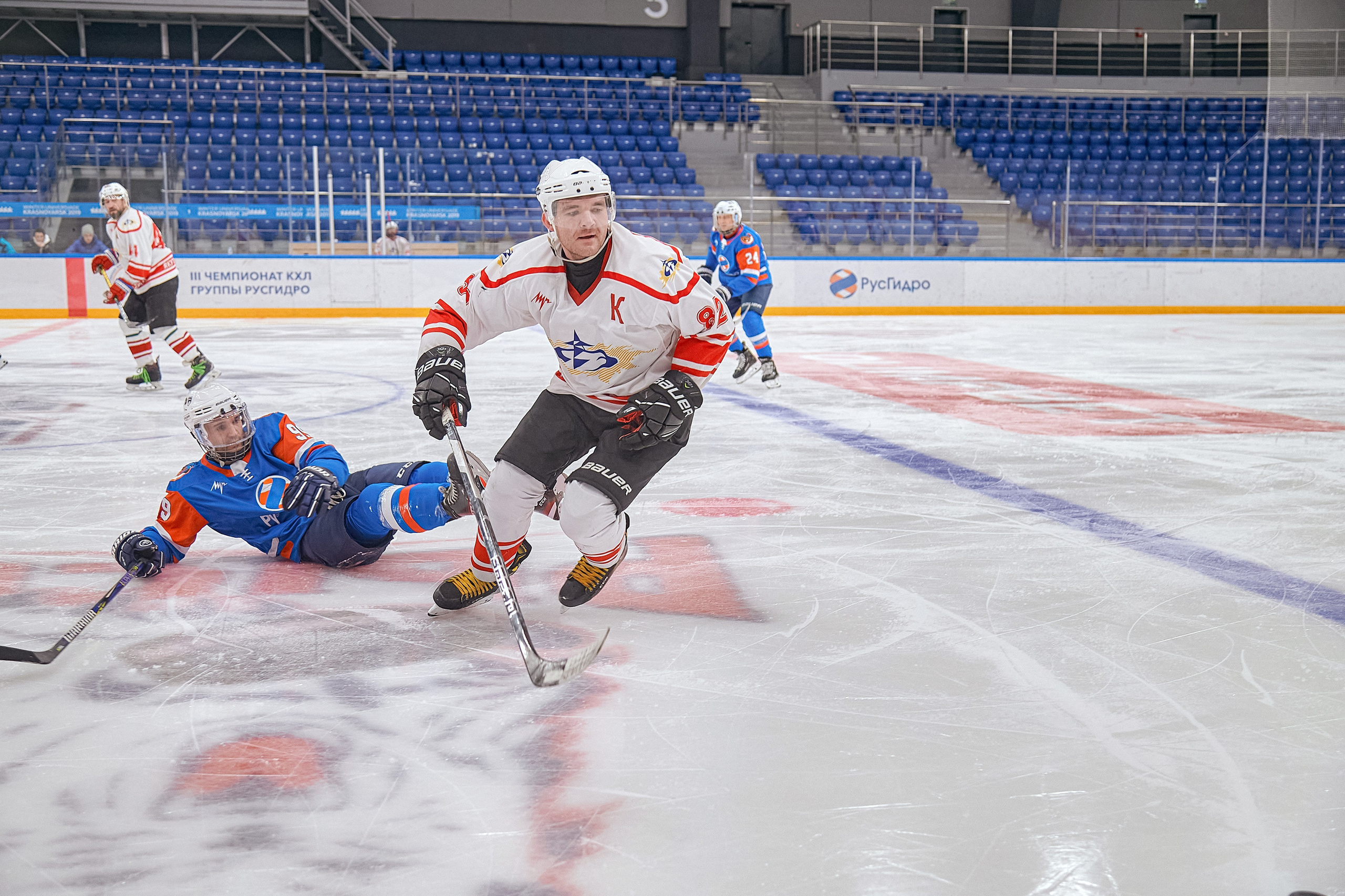 Портфолио репортажной фотосъёмки: Кристалл арена — Хоккей — РусГидро. Фотограф Яковлев Роман — Красноярск