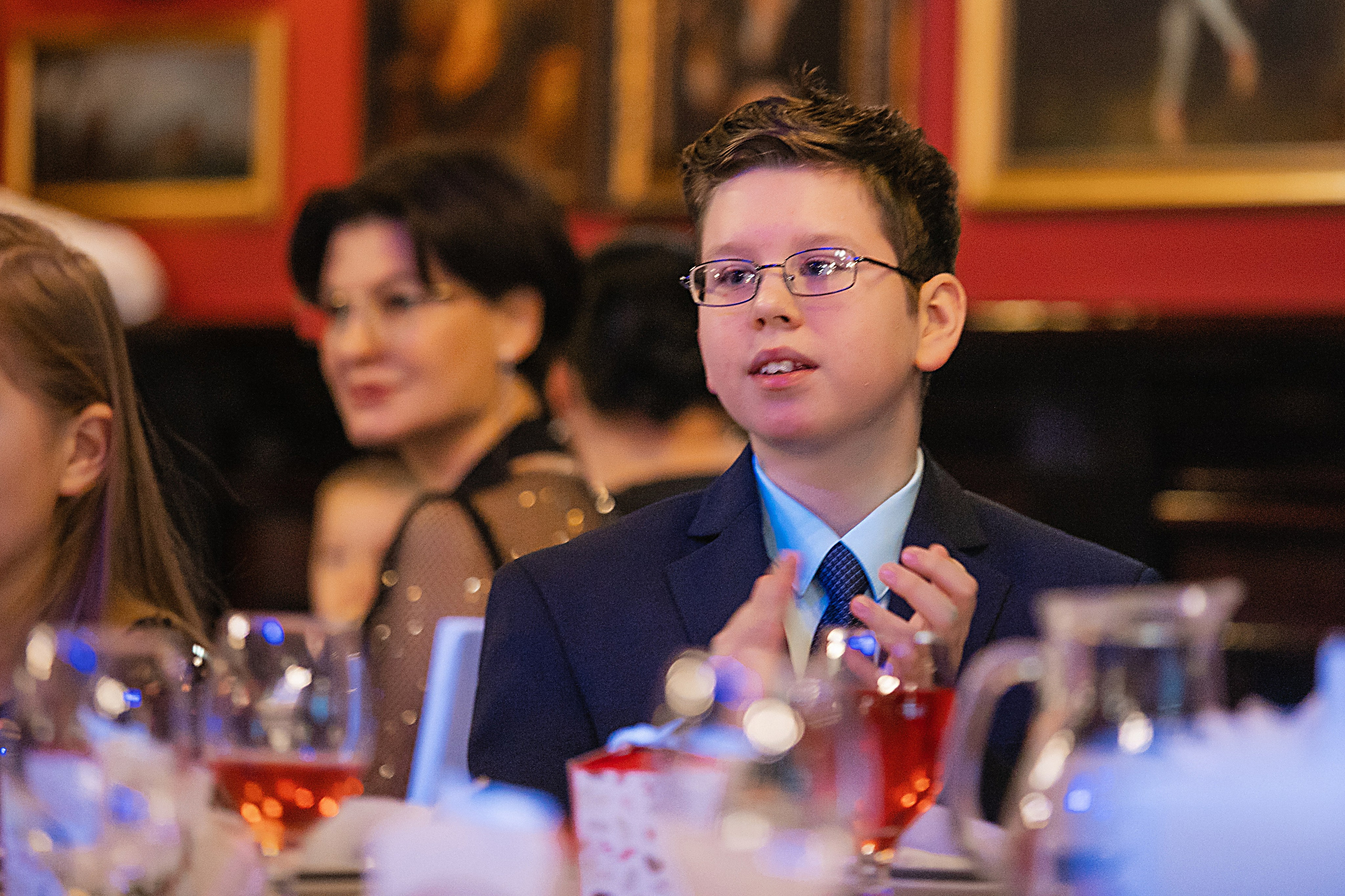 Автограф дети. Новогоднее мероприятие. Роман Урумбаев фотограф Нижневартовск