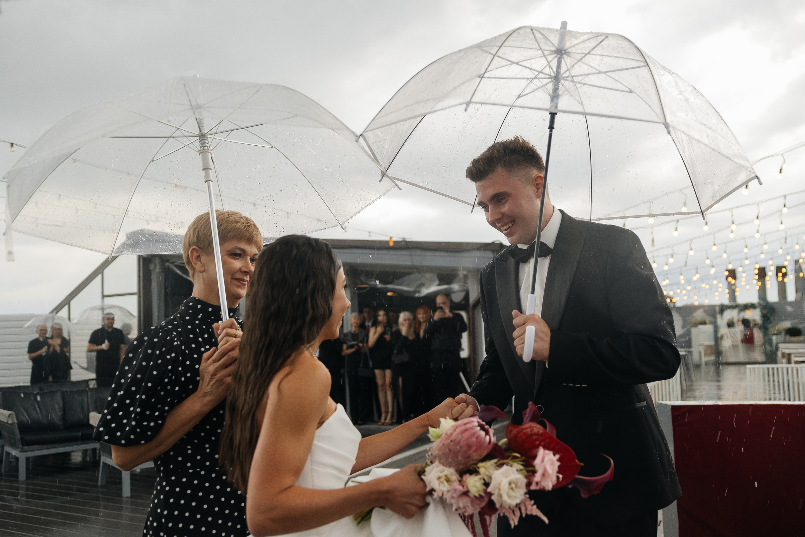 Rain falls down. Главная