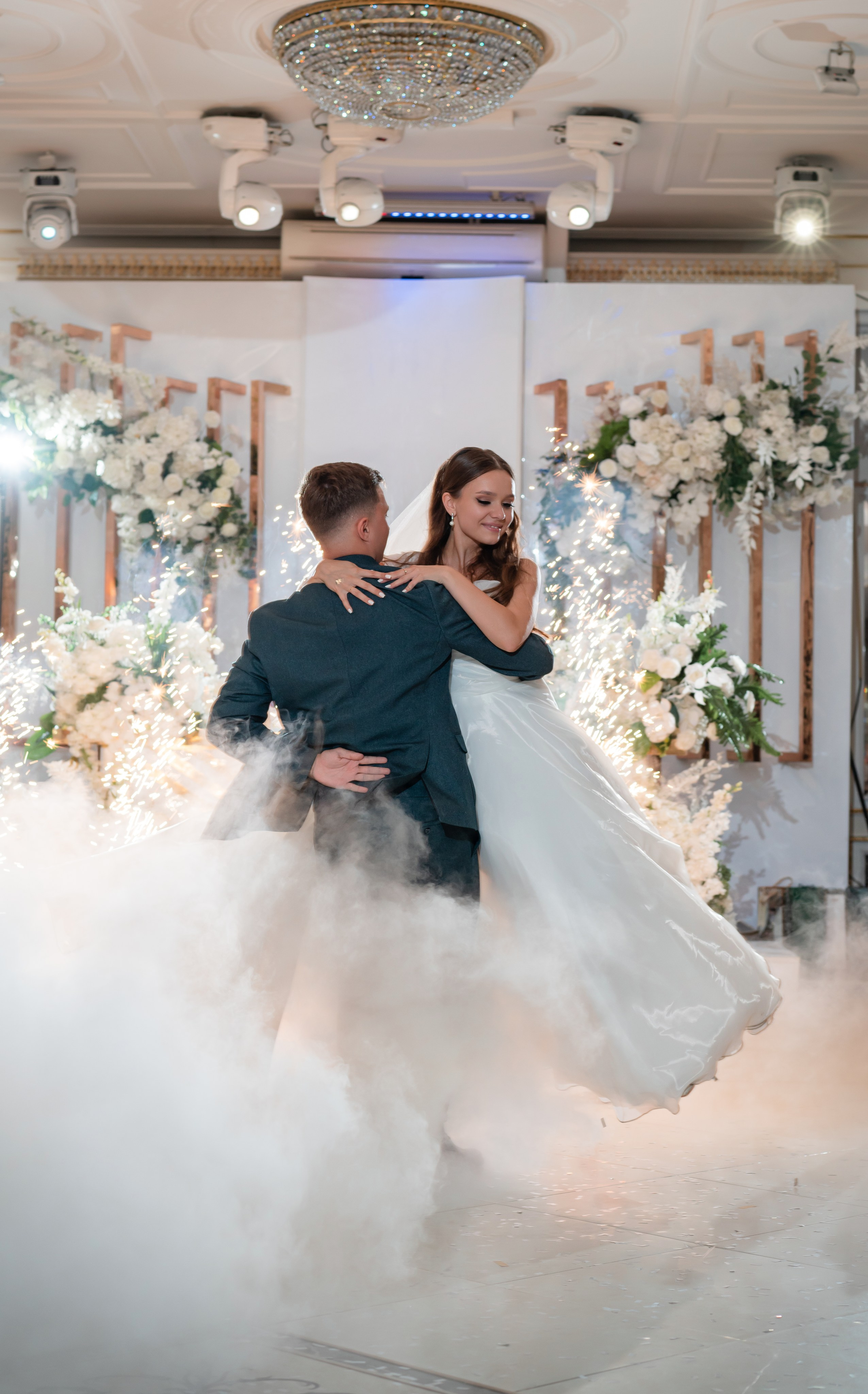 Свадебная фотосессия в Москве. Фотосъёмка в усадьбе Царицыно. Свадебный фотограф Вера Климова