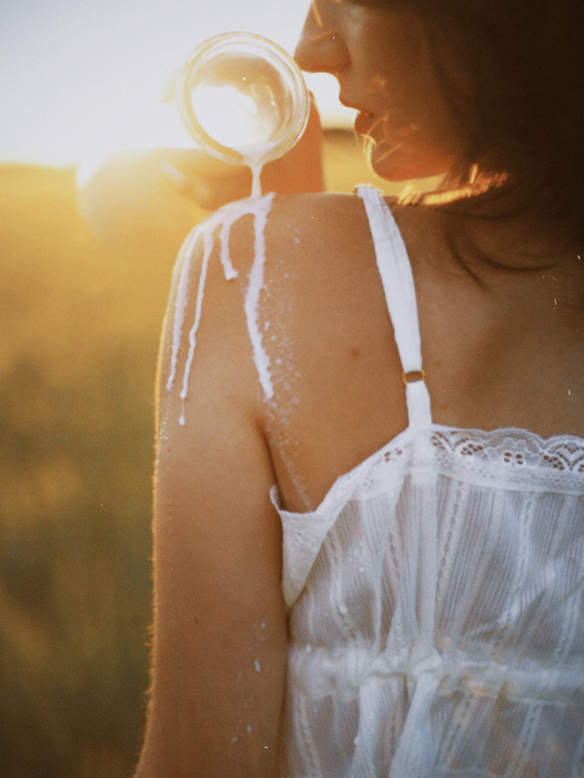 Девушка в деревне. Фотограф Велькер Марина