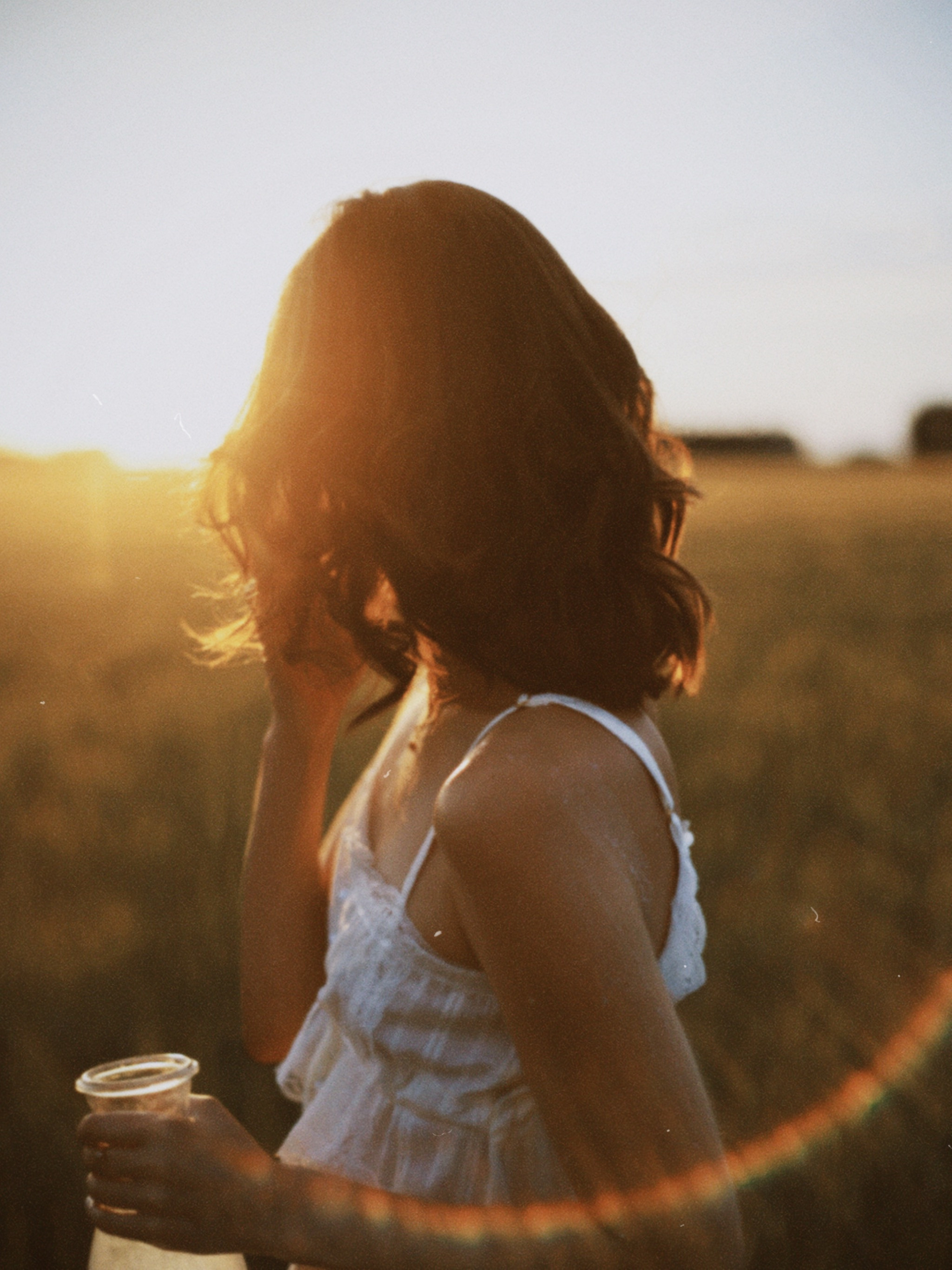 Девушка в деревне. Фотограф Велькер Марина