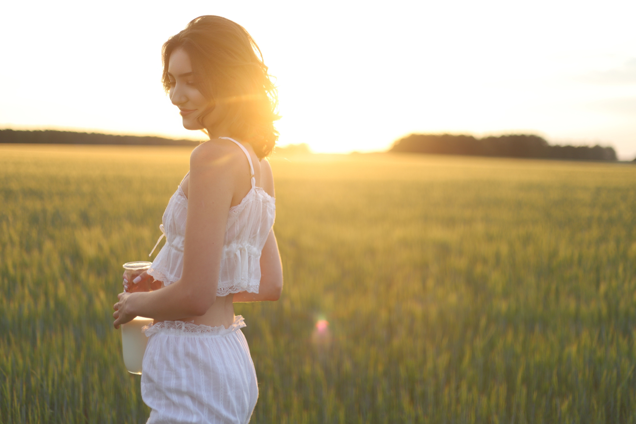 Девушка в деревне. Фотограф Велькер Марина