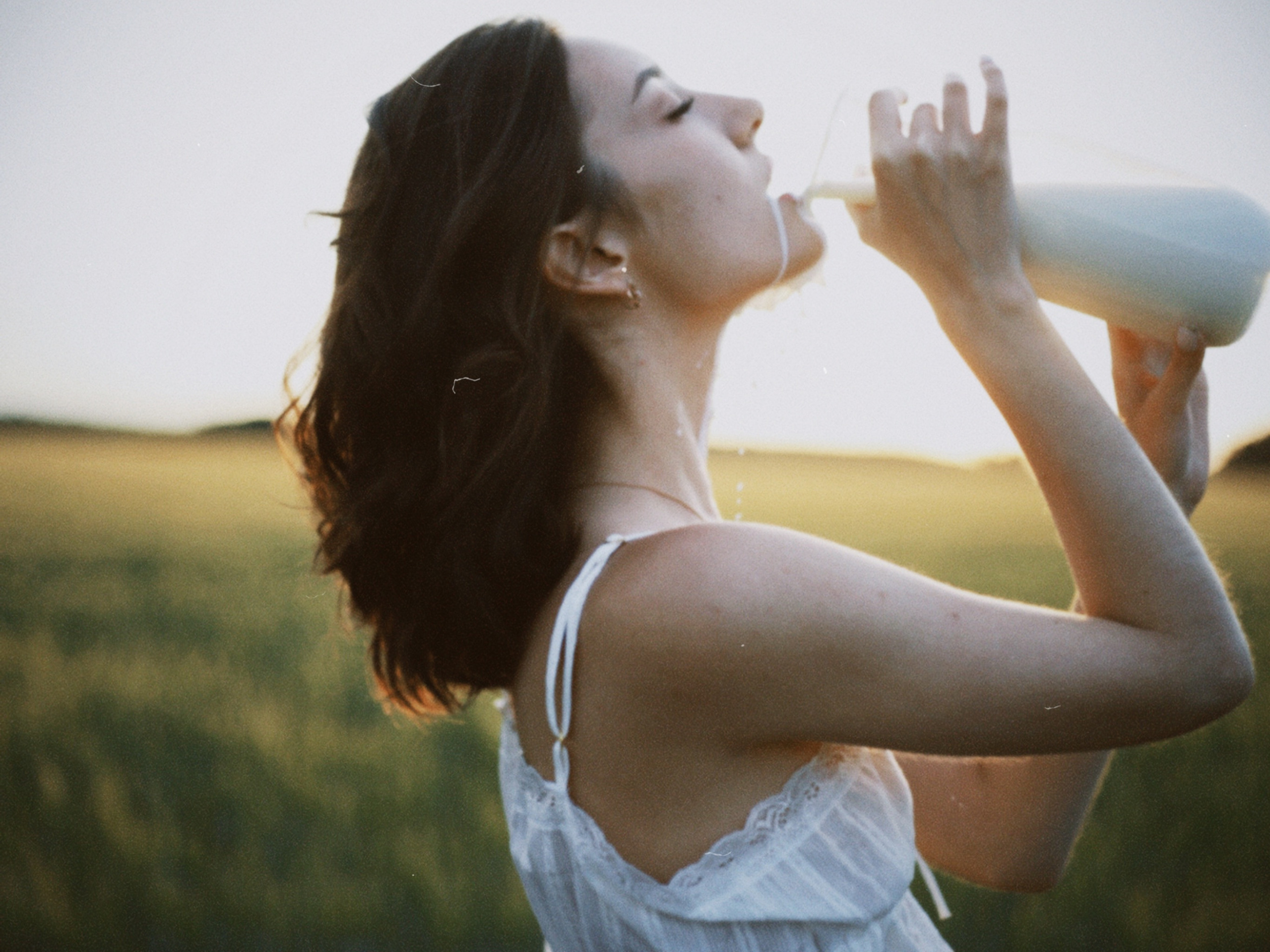 Девушка в деревне. Фотограф Велькер Марина