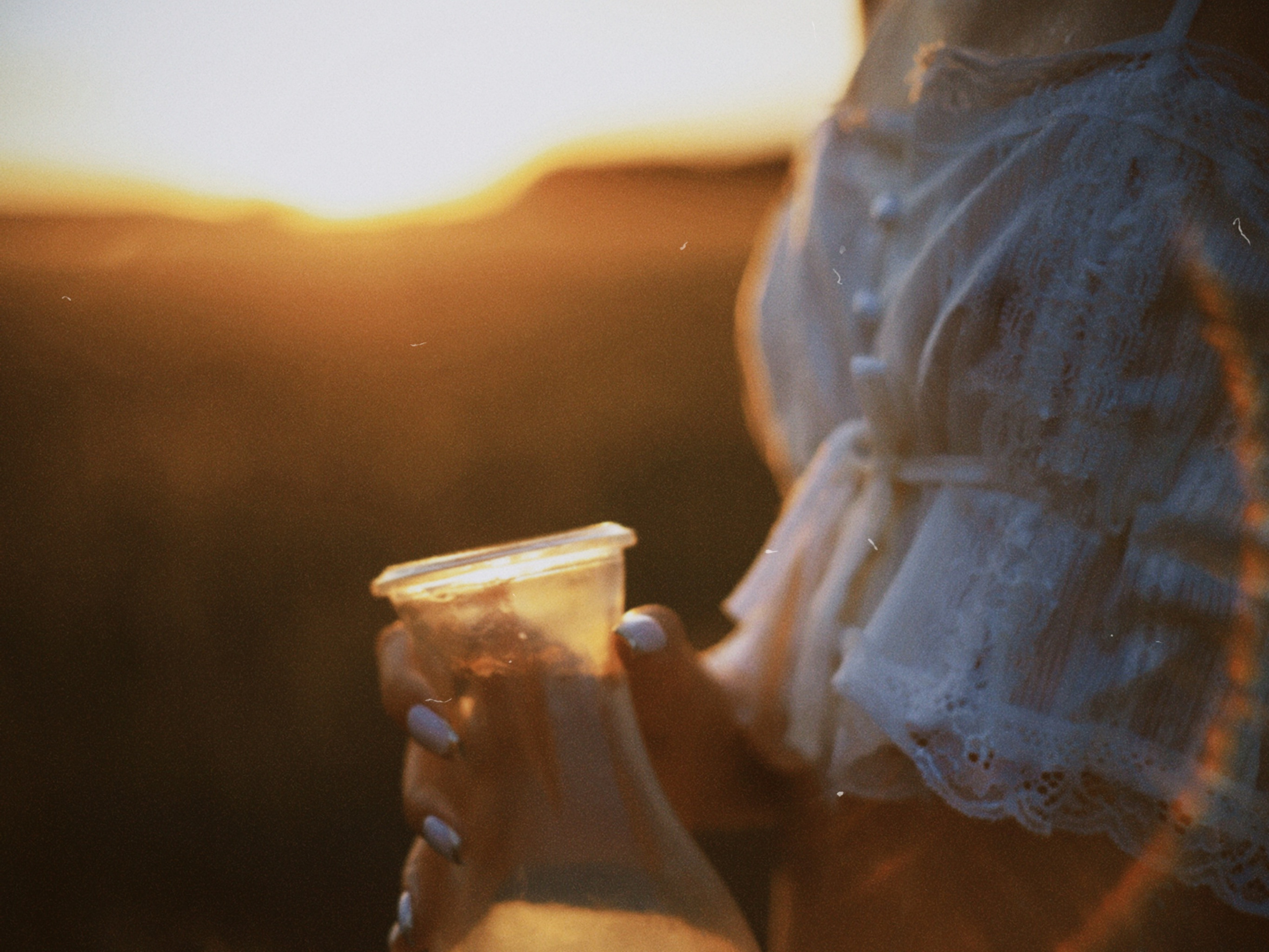 Девушка в деревне. Фотограф Велькер Марина