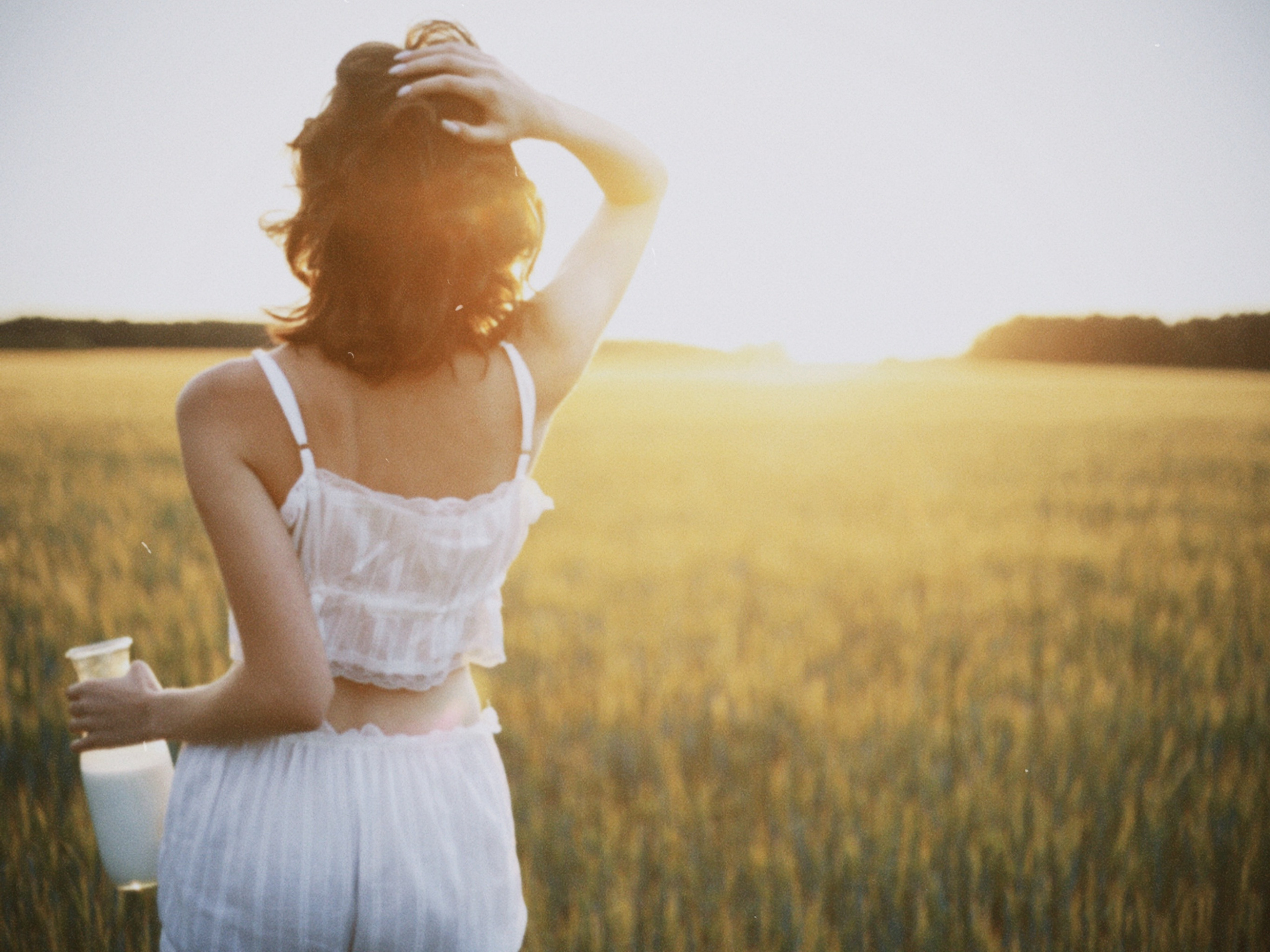 Девушка в деревне. Фотограф Велькер Марина