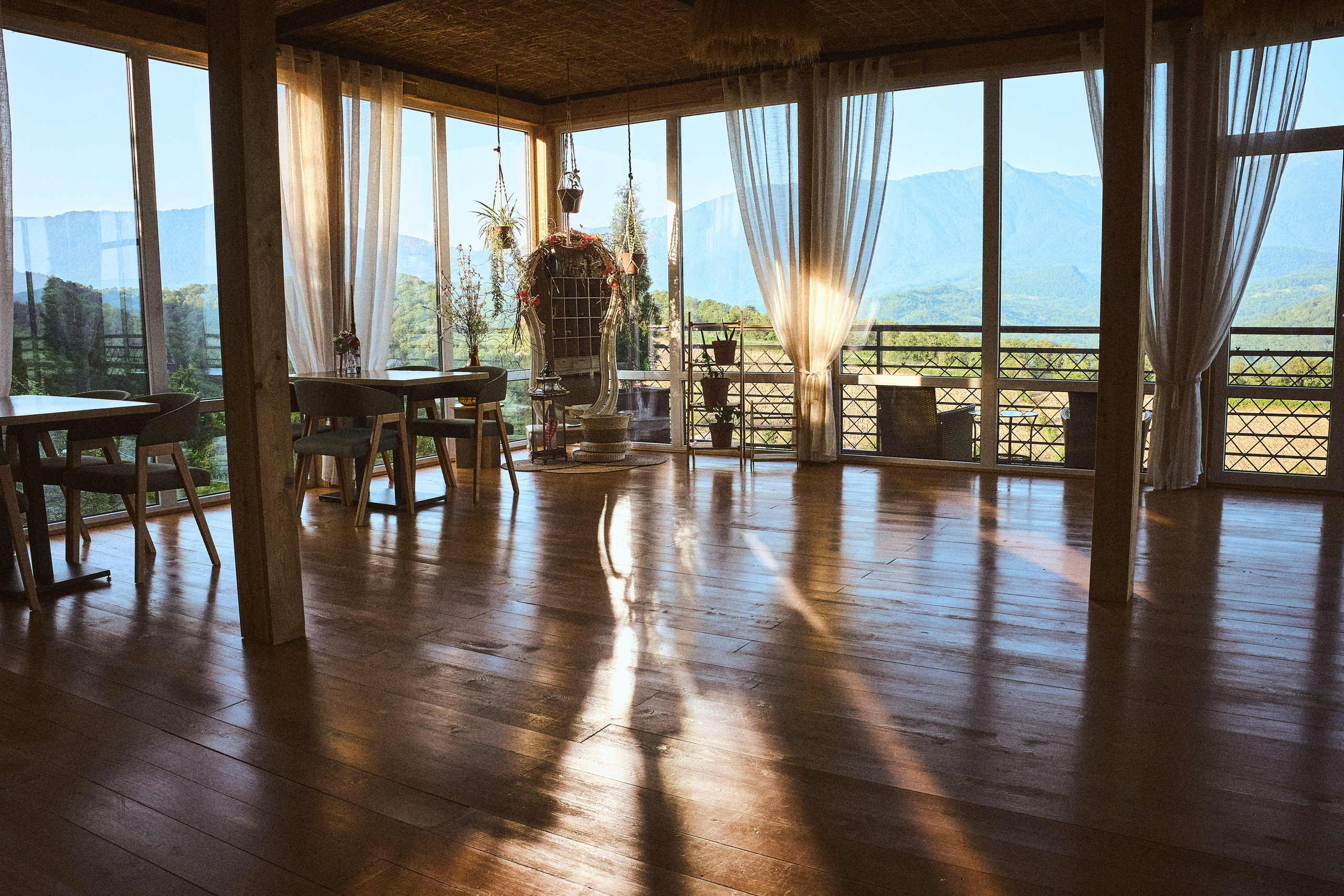 Съемки интерьера глэмпинга Светогорье. Индивидуальный фотограф в Сочи Владимир Чудинов