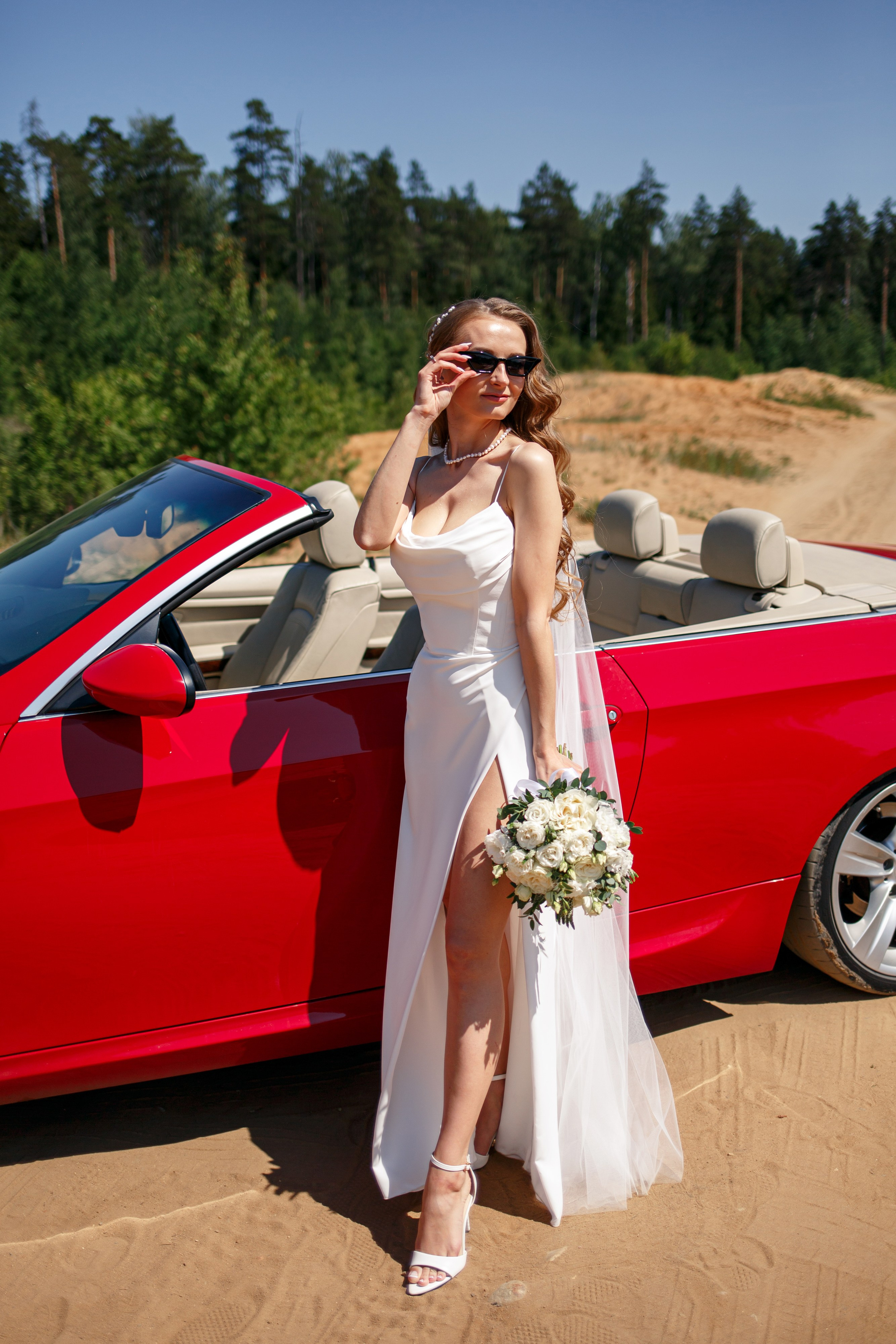 Свадебная фотосессия с кабриолетом и в загородном клубе Artiland. Свадебный фотограф Москва и МО Сергей Киржаев