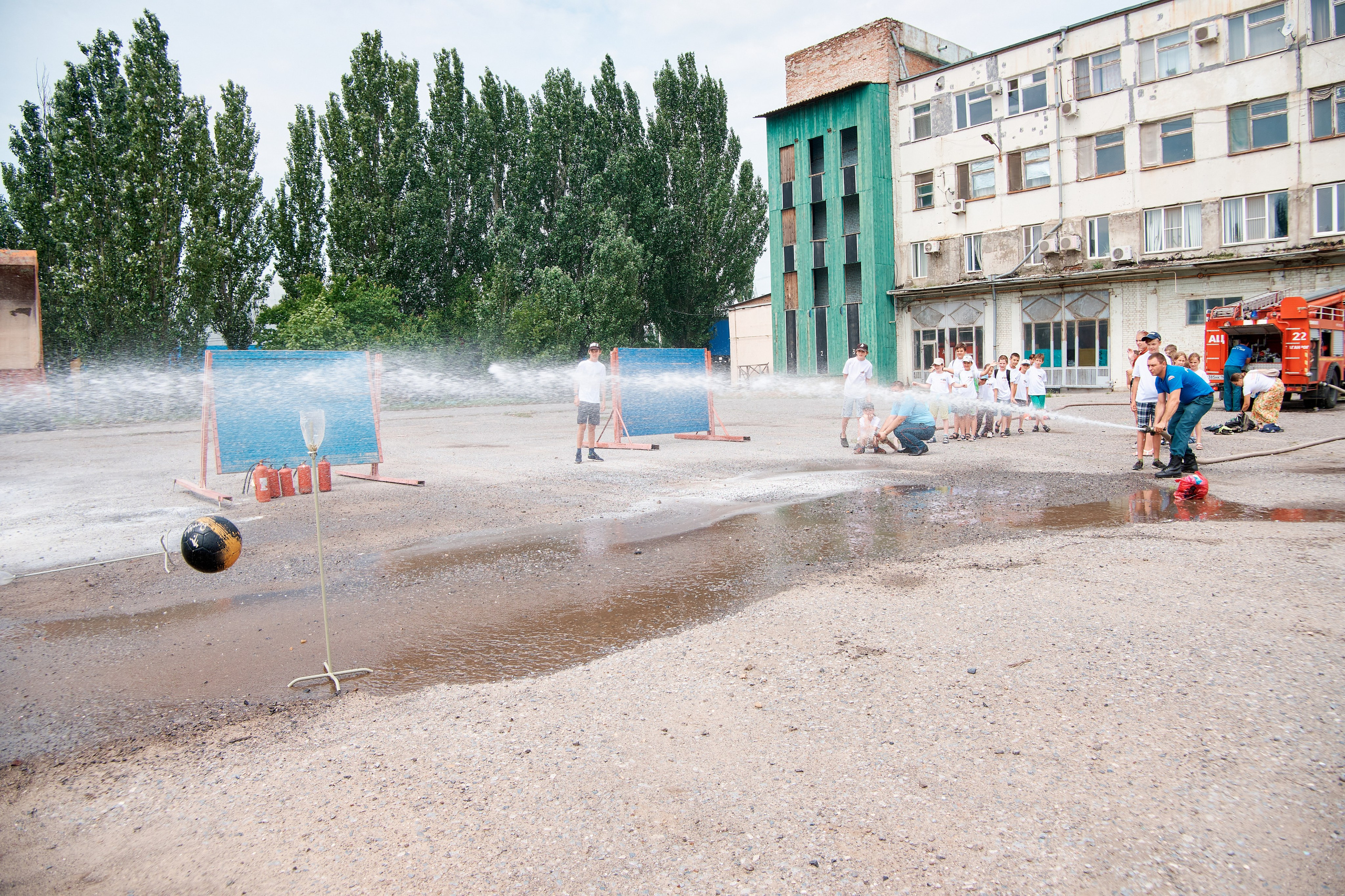 Детский лагерь ДЮНА. Поход в «Пожарно-спасательную часть № 22». Фотограф Таганрог Анна Трайжон