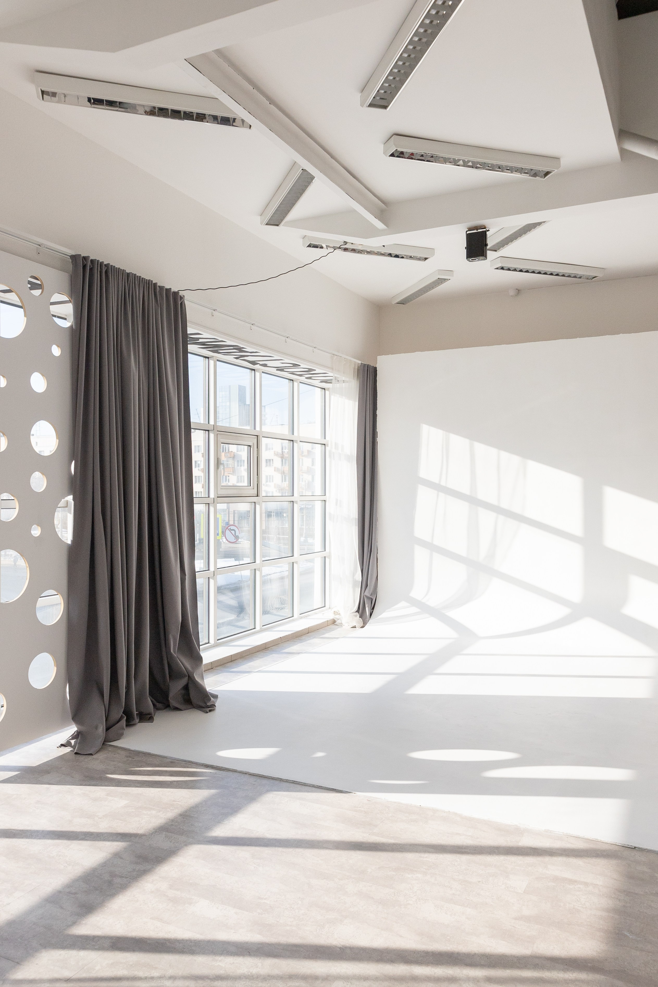 Фотостудия LUNA — аренда циклорамы и фотозон в Екатеринбурге