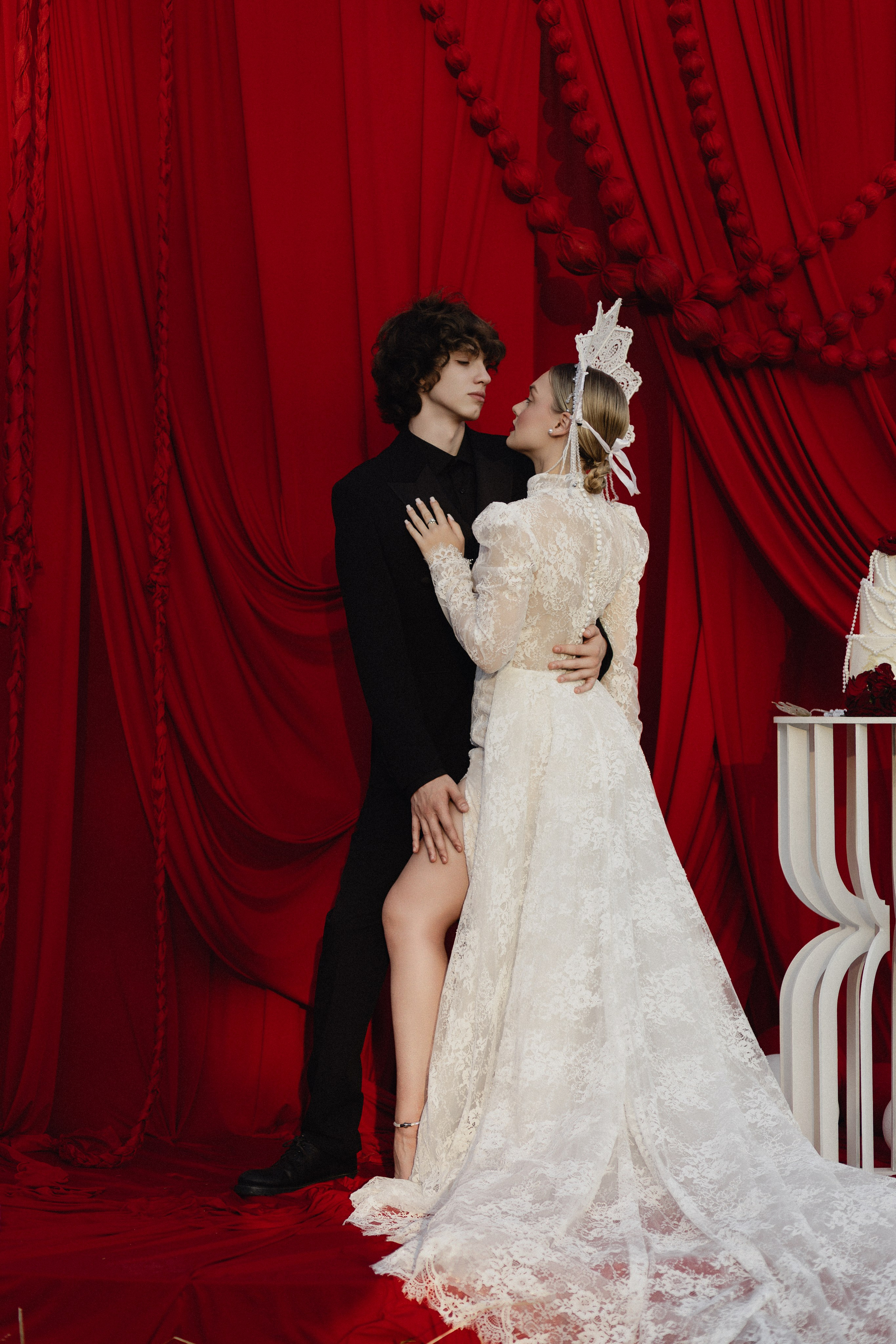 Красивые женские фотосессии: стильные портреты, нежные образы, естественная красота. Фотограф для девушек в Краснодаре. Уникальная атмосфера, грамотный свет, комфортная съёмка, профессиональная ретушь для вашего идеального результата.