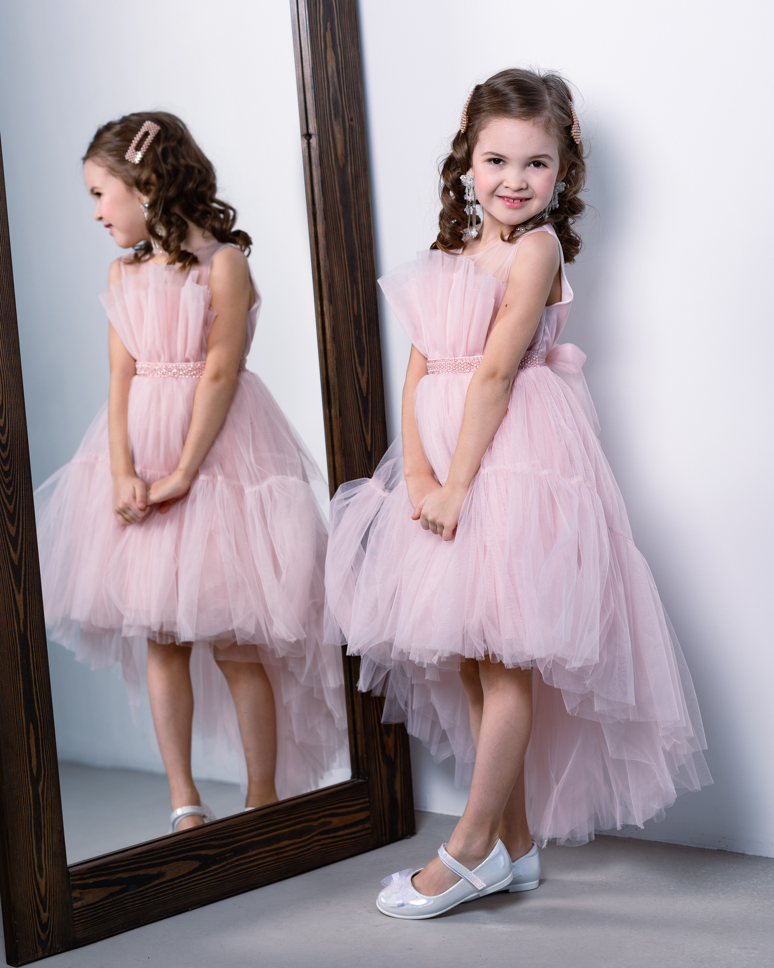 девочка в розовом платье