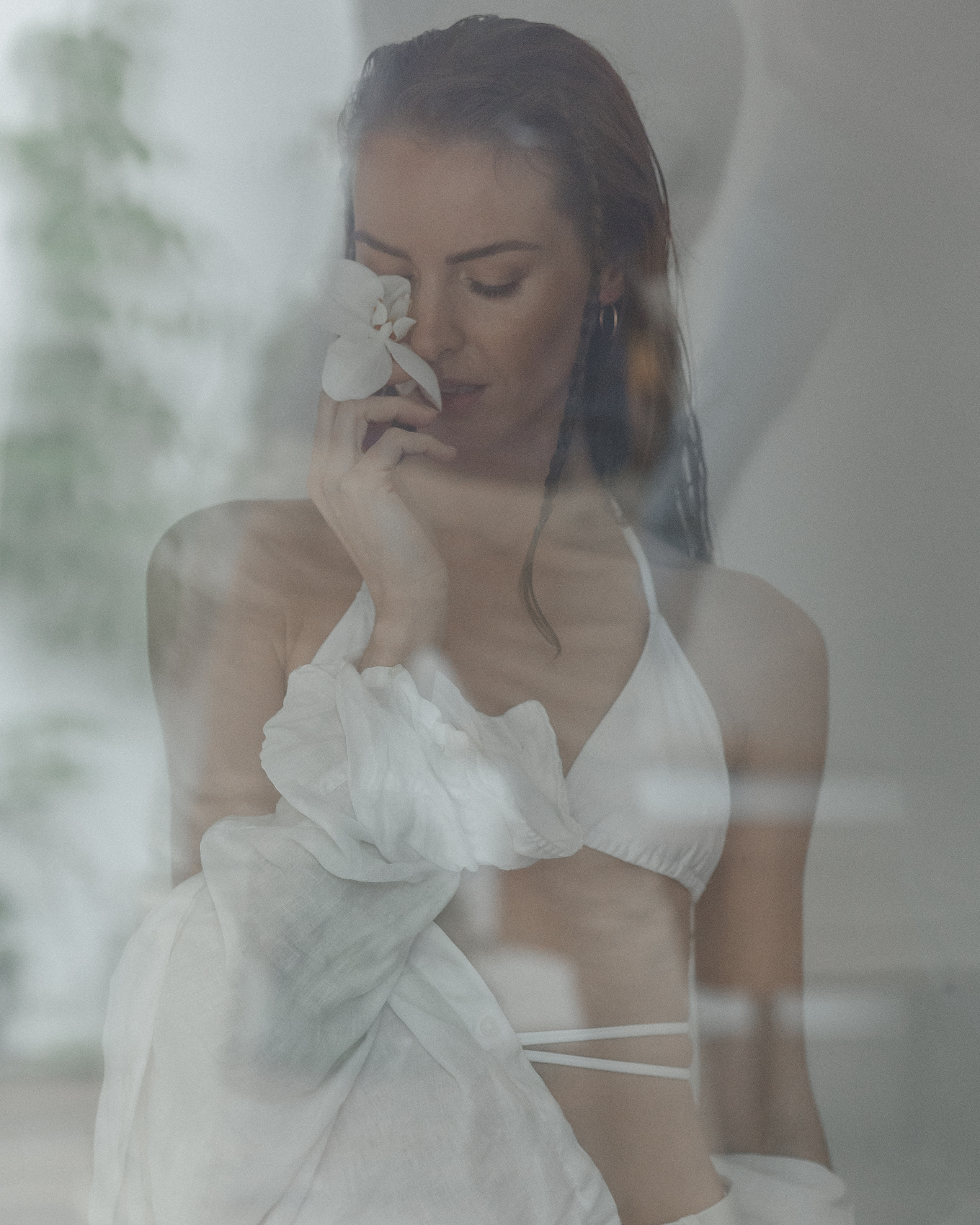 фото за стеклом