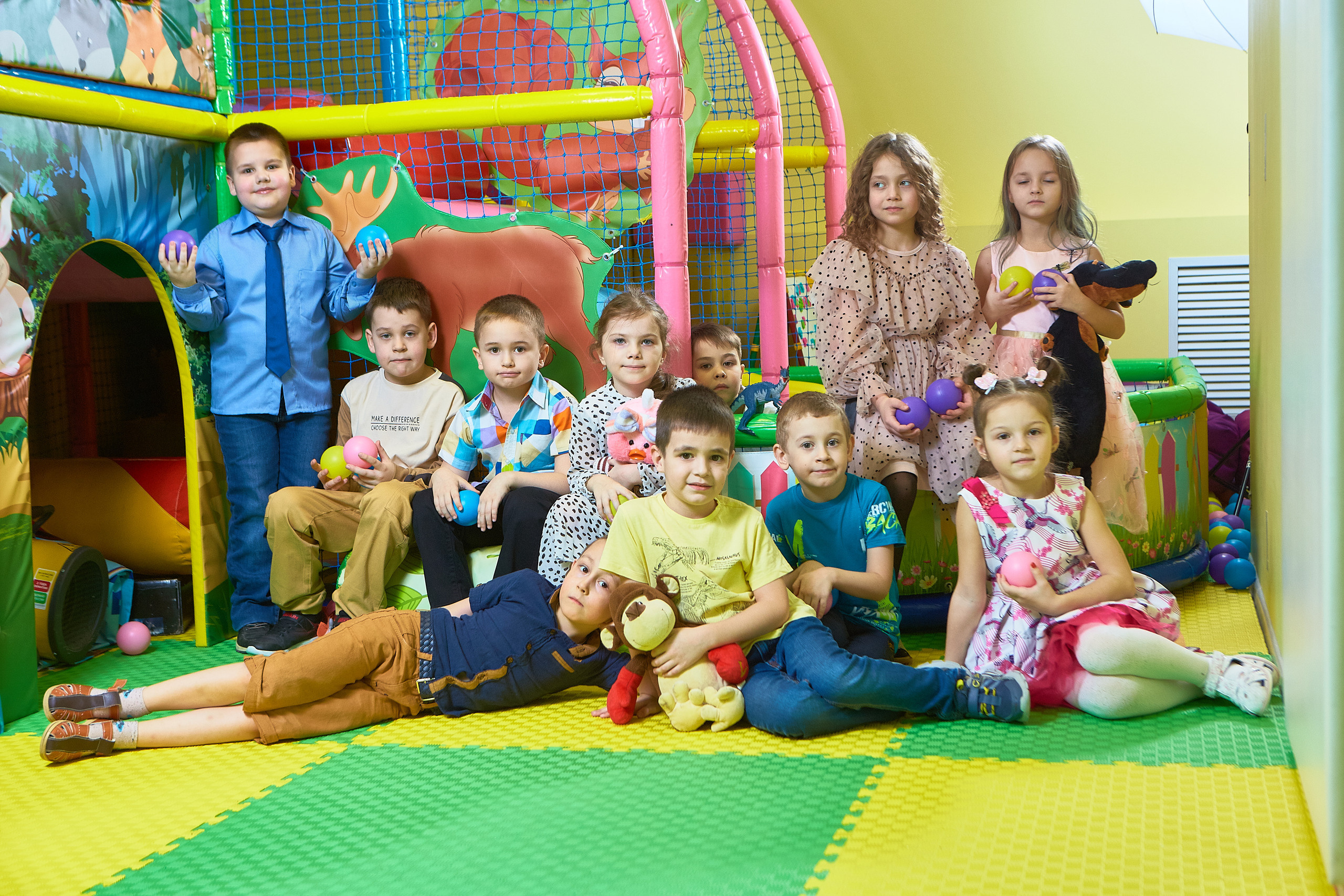 Отзывы о работе фотографа для школы и детского сада в Новосибирске. Выпускной альбом Новосибирск