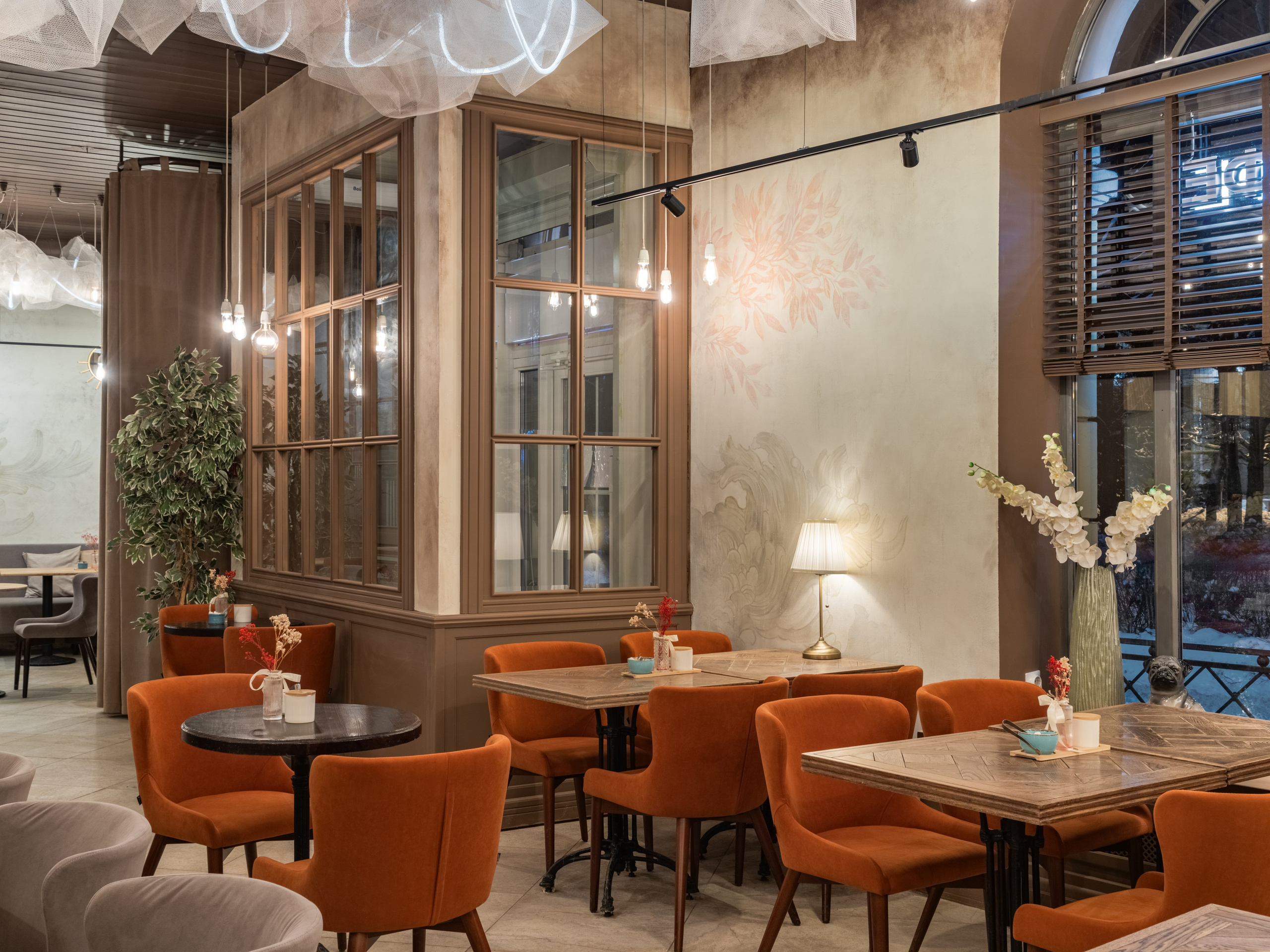 Ресторан Yumi. Дизайнер интерьера | Сабир Ульмаскулов