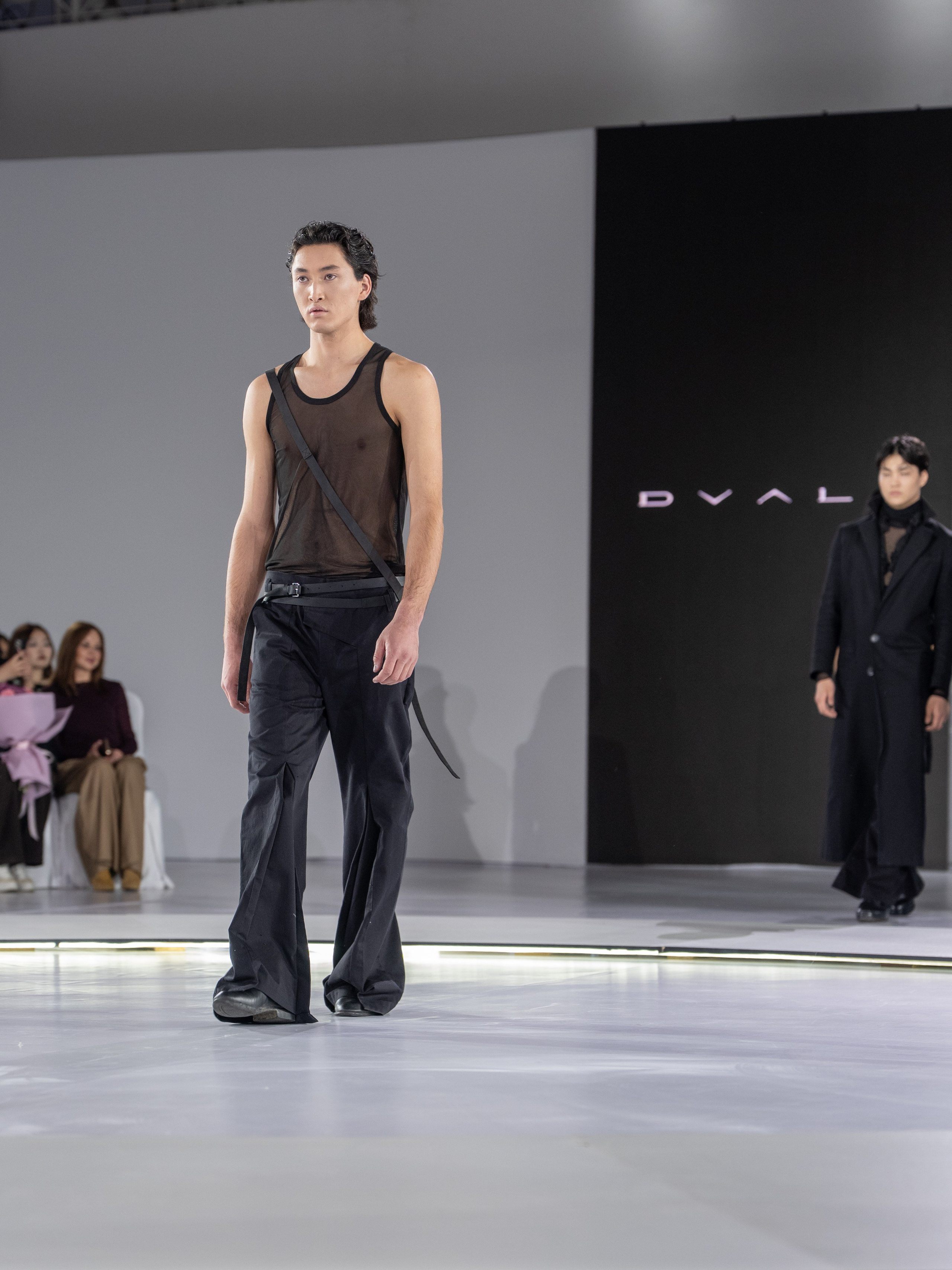 Дизайн DVALI. Сайт Алматинского НЮ АРТ, будуар и фэшн фотографа Дениса Карпенко