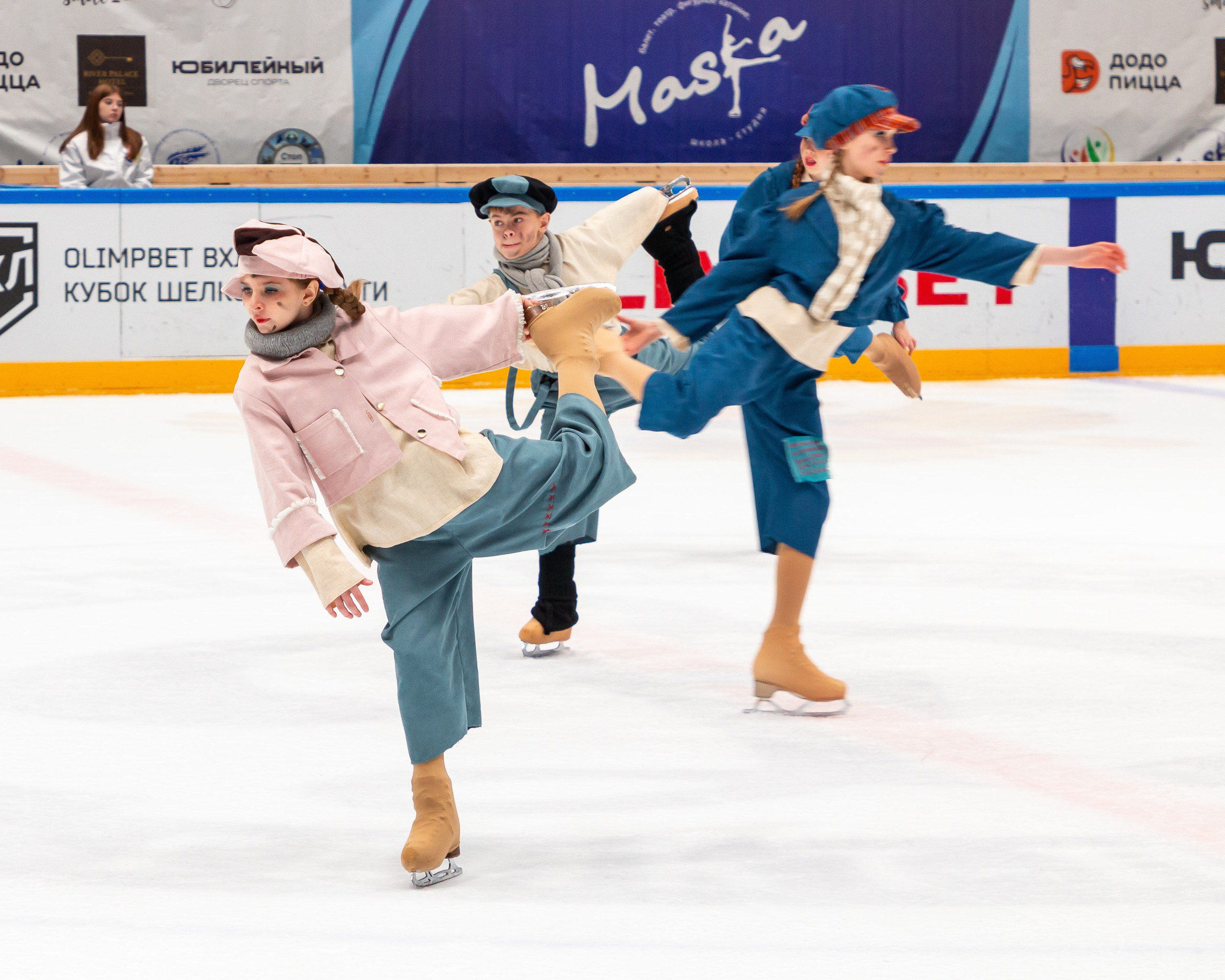 VII Ежегодный фестиваль массовых танцев на льду и фигурного катания «Петровский лёд» Санкт-Петербург 2024. Репортажный фотограф в Москве