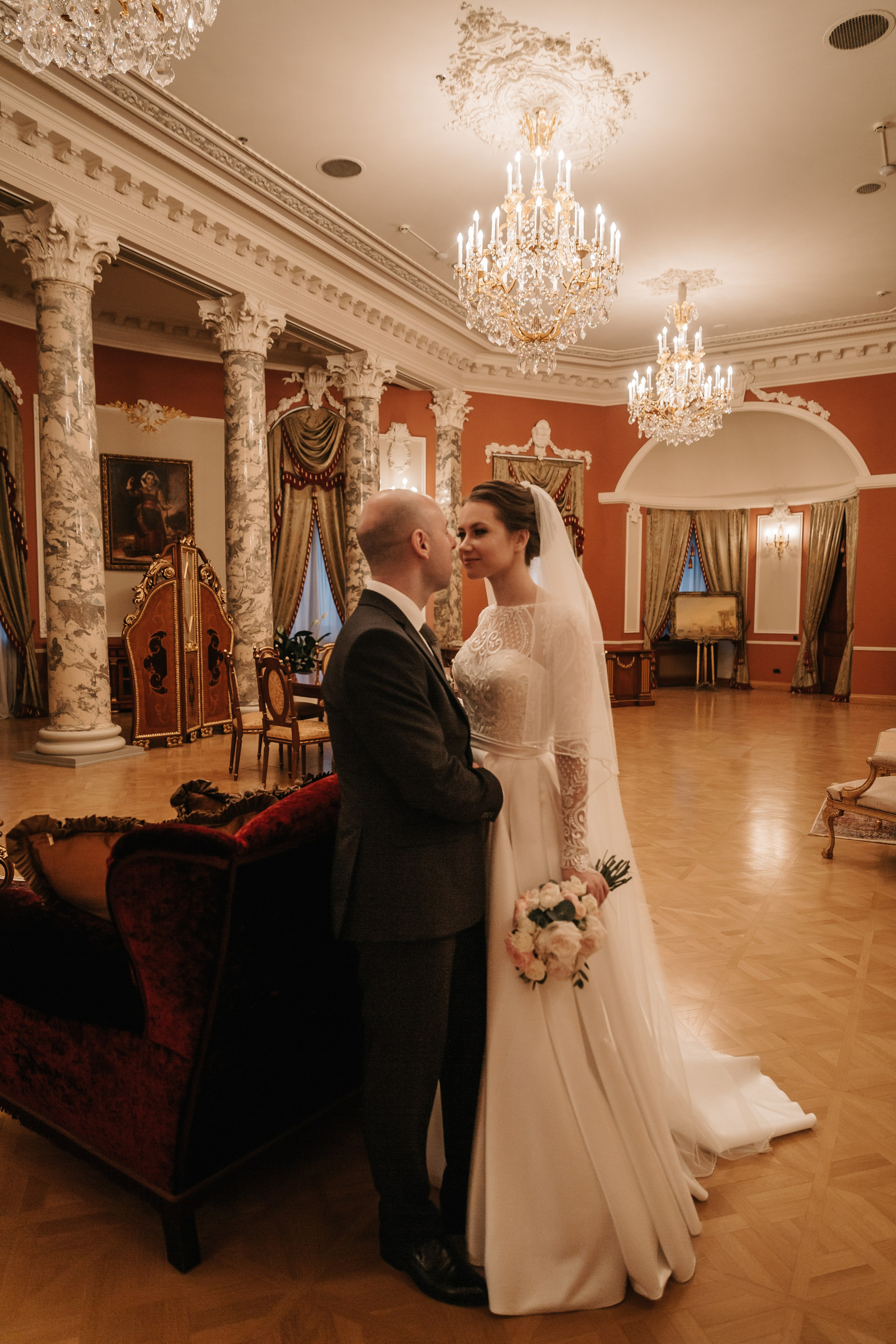 ОКТЯБРЬ | Дворец № 1 Талион, Особняк военного министра. Свадебный фотограф в Санкт-Петербурге Полина Корзухина