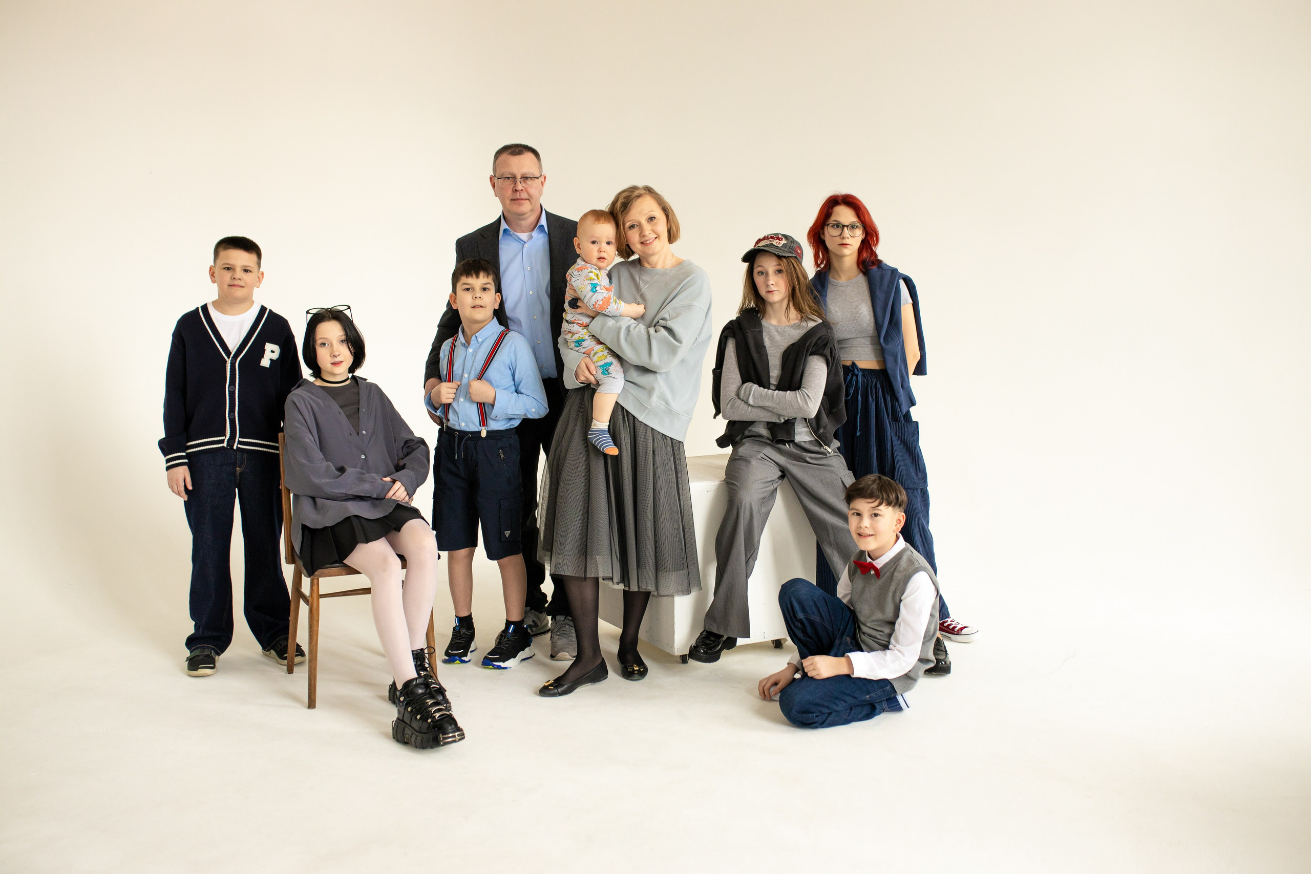 Семейная фотосессия на циклораме с естественным светом. Фотограф в Железнодорожном и Балашихе