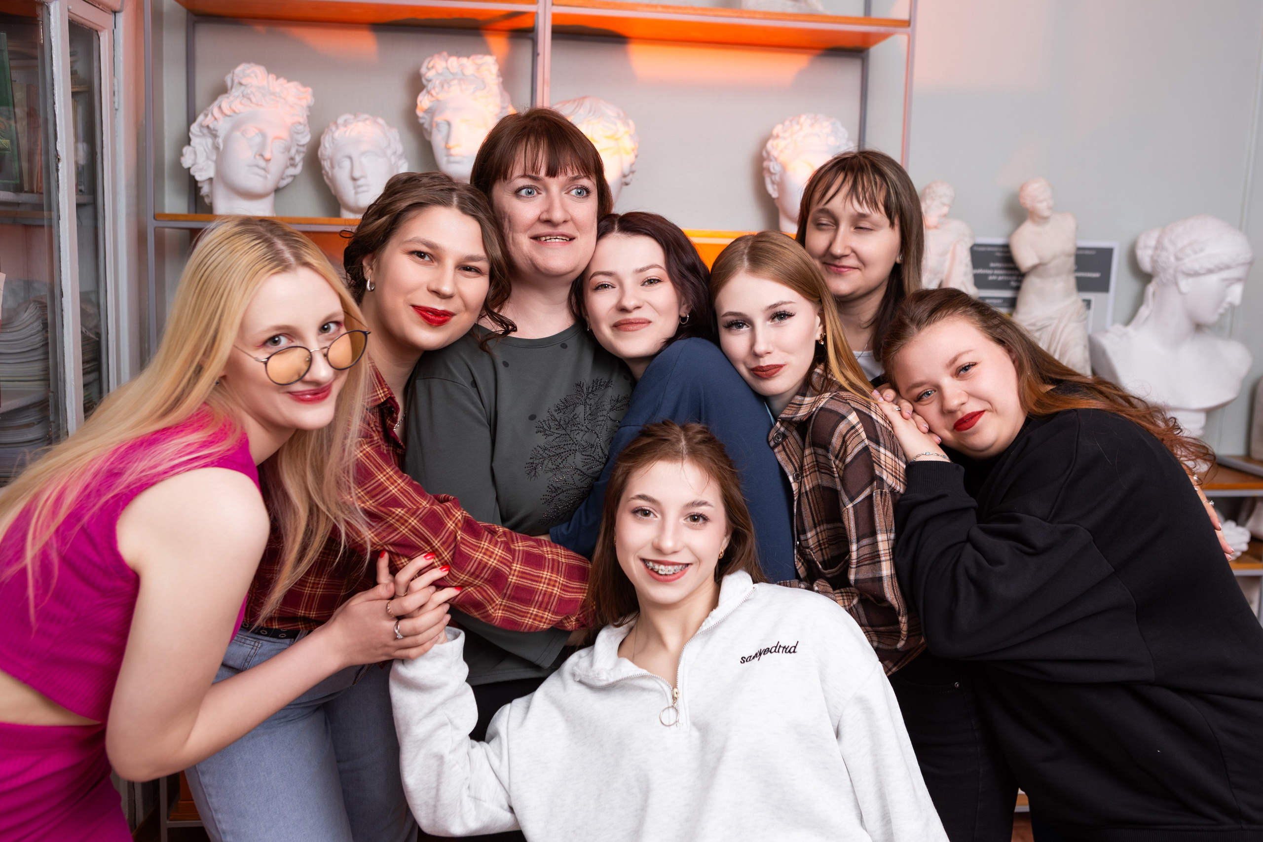 ФОТОСЕССИЯ В АУДИТОРИИ ДЛЯ БУДУЩИХ УЧИТЕЛЕЙ — выпускников Чернского профессионально-педагогического колледжа. ТВОЙ АЛЬБОМ / ТВОИ ПРАВИЛА