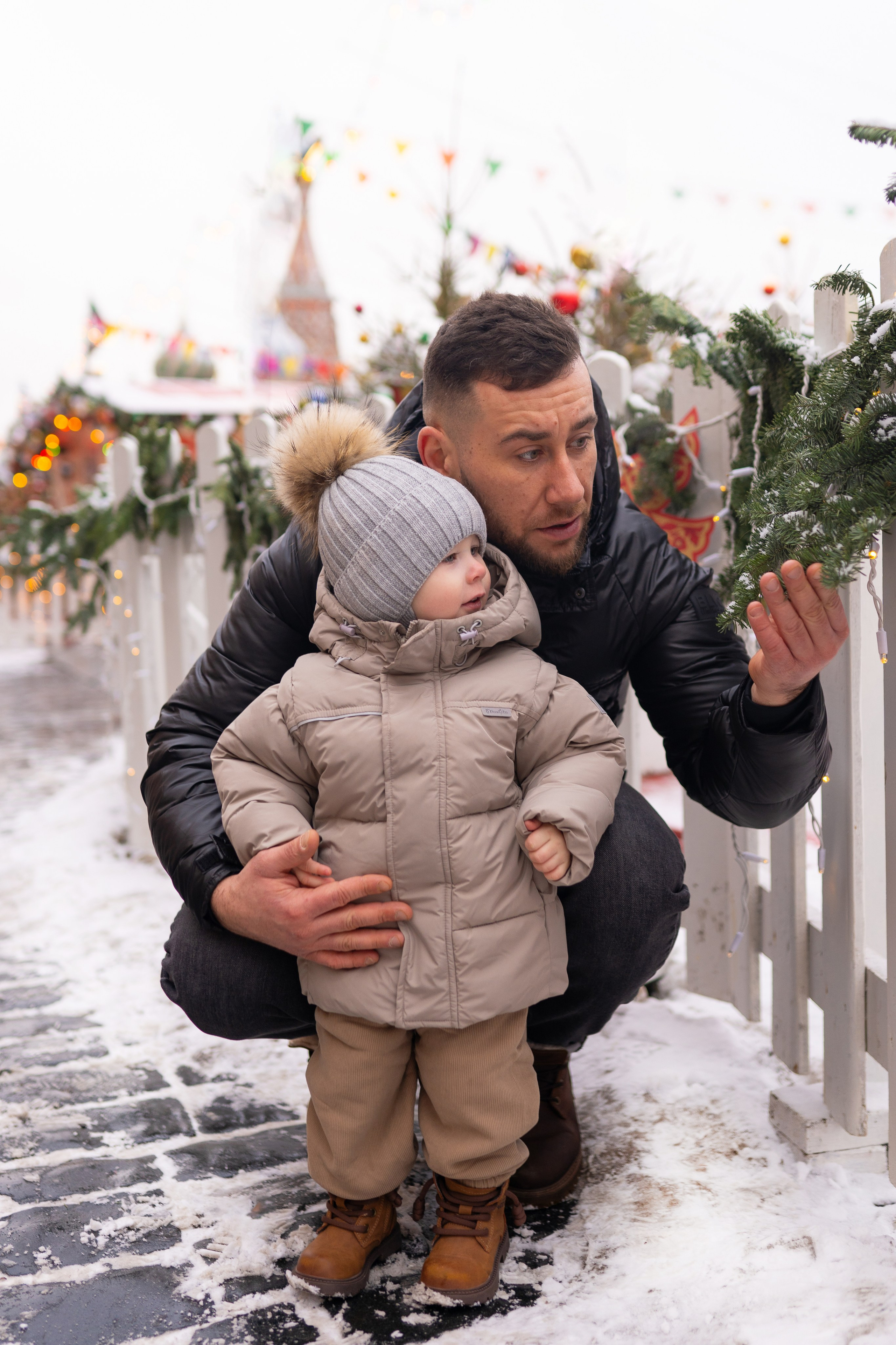 Павел, Егор и Наталия на ГУМ Ярмарке. Свадебный фотограф в Москве Анна Полушина
