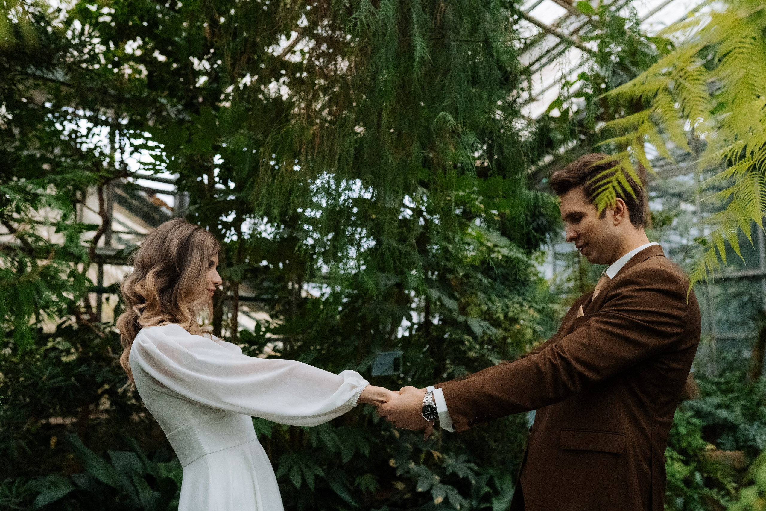 Свадебная фотосессия в оранжерее, Москва. Свадебный фотограф в Москве Анна Полушина