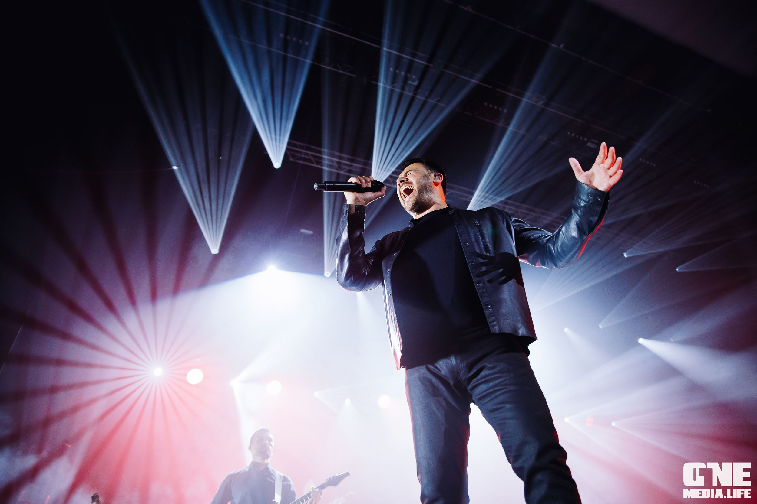 Фоторепортаж с концерта Эмина в Янтарь Холле. One Media Life: фоторепортажи, фотоотчеты с мероприятий и заведений