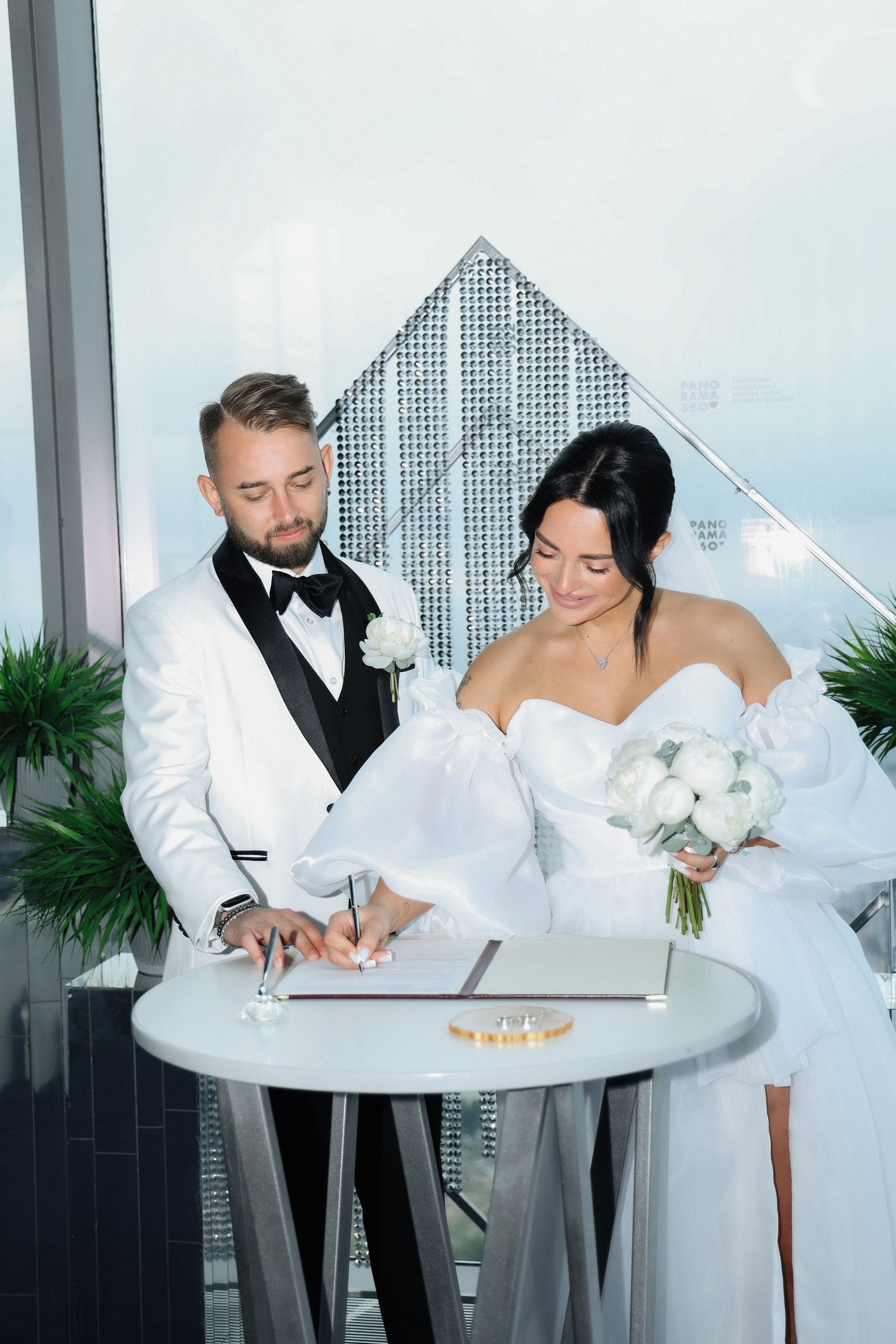 Т. + А. Роспись в Сити, прогулка по набережным Москвы. Семейный и lovestory фотограф в Москве Светлана Коняхина