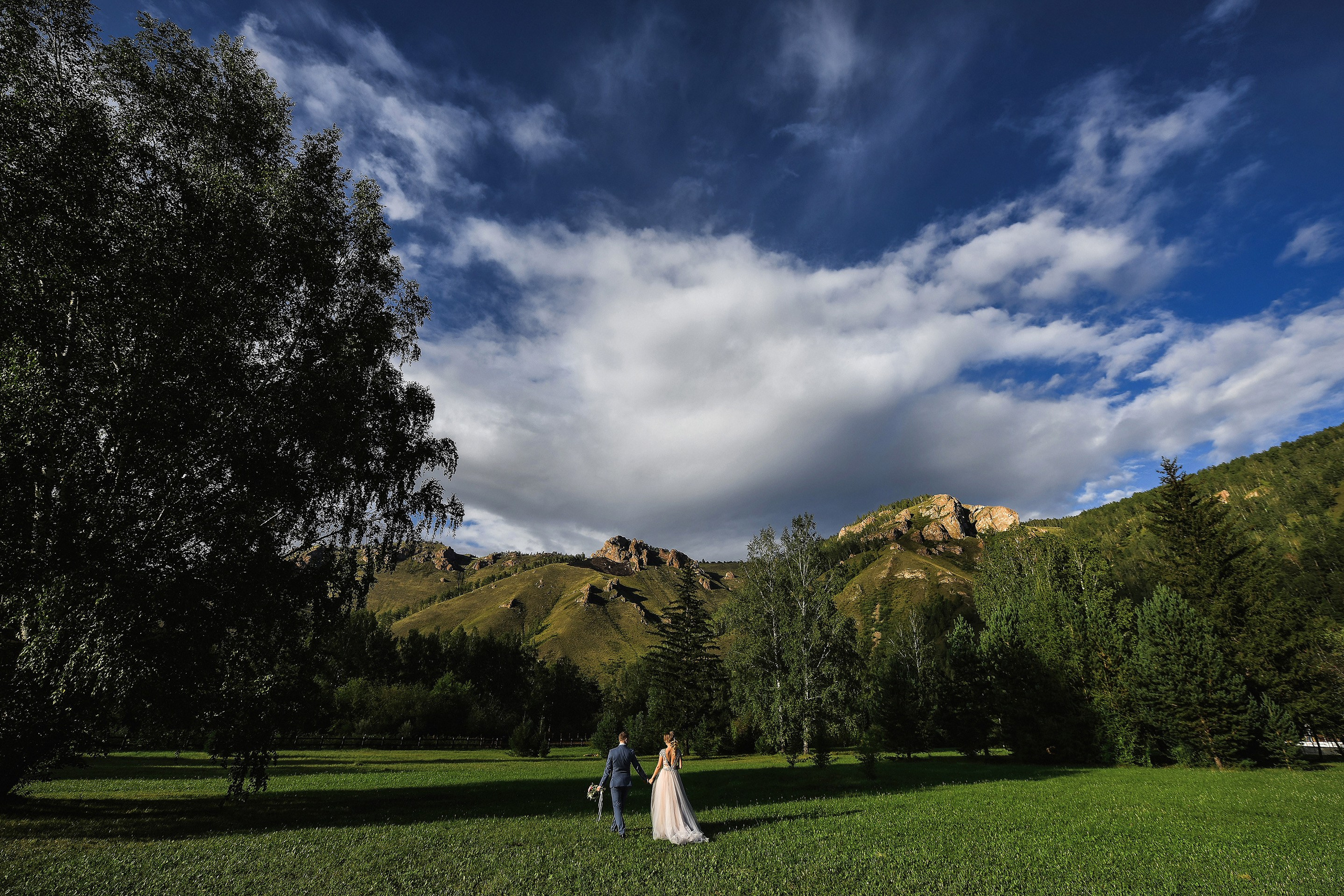 💐 Радик и Яна — душевная загородная свадьба в Villatic | Теплые фото под Красноярском. 📸 Свадебный и семейный фотограф в Красноярске Тихомиров Евгений | 17 лет опыта | 800+ свадеб