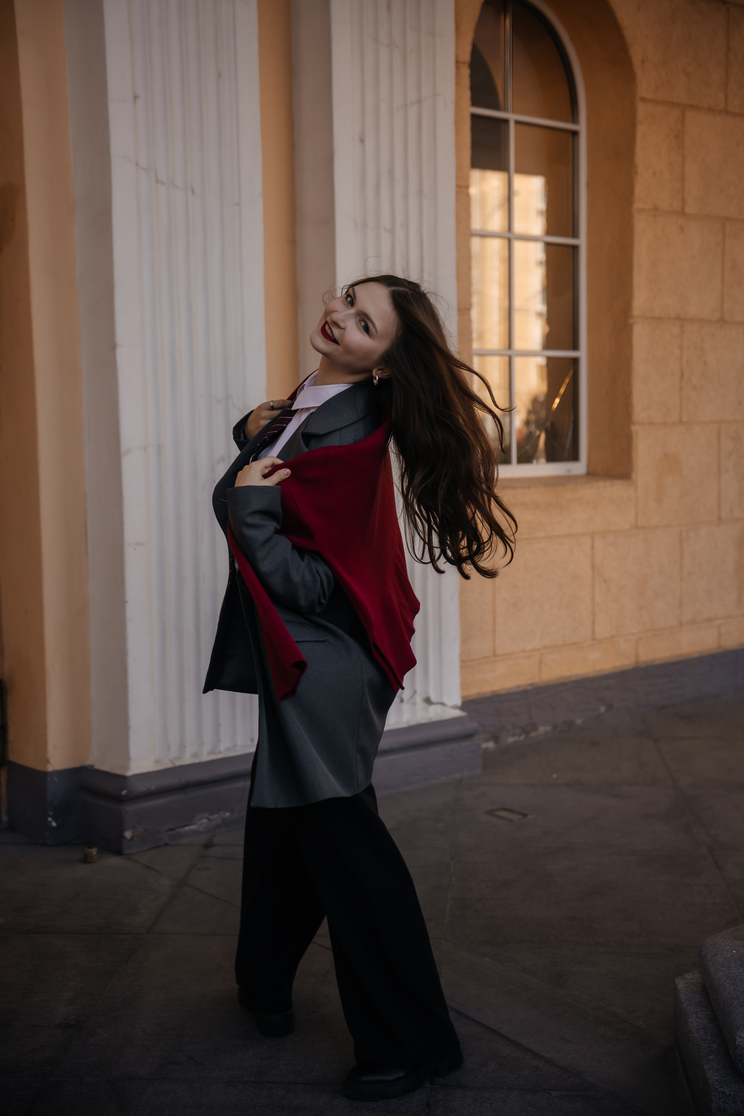 Софа. Прогулочная фотосессия у Победы. Свадебный и семейный фотограф в Новосибирске Ирина Дорошкова