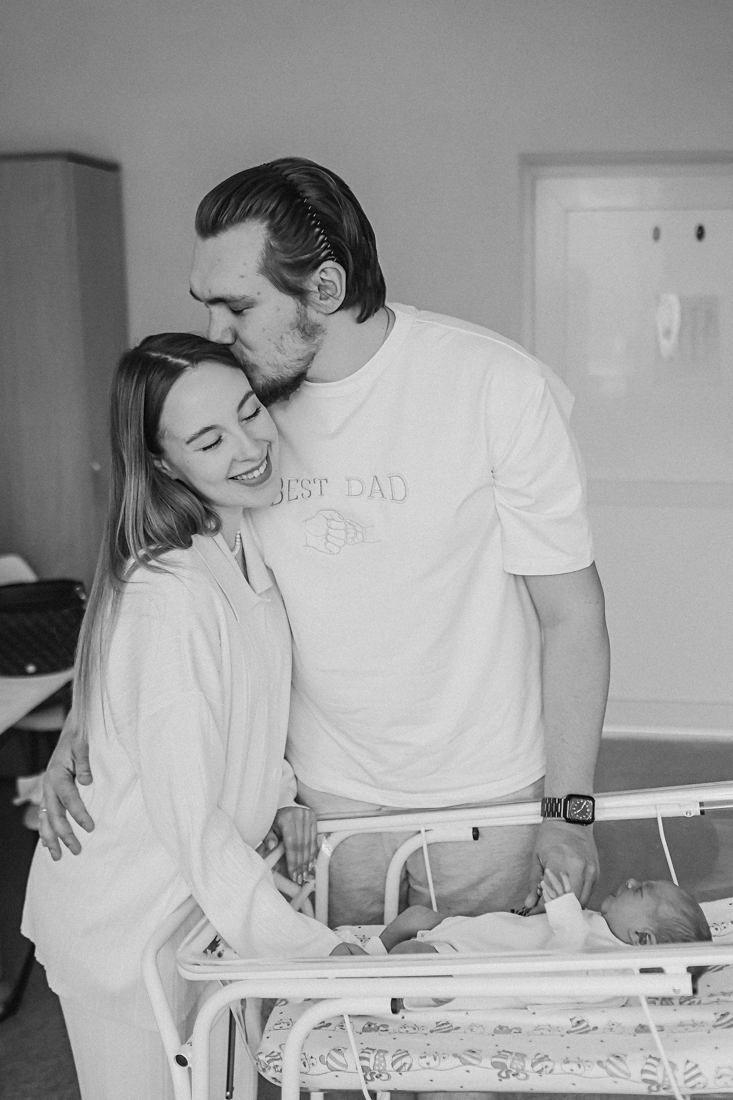 Выписка палата+внизу ПЦЭ. Семейный фотограф Тюмень, фотограф на роды Салмина Мария