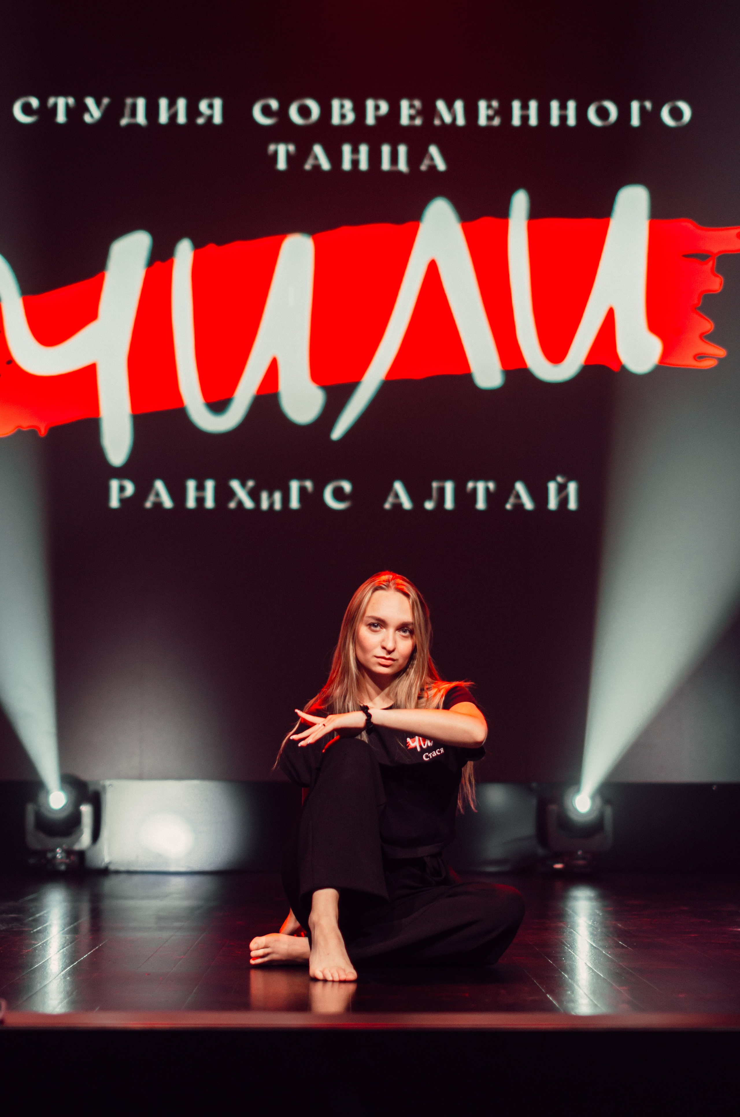 Групповая фотосъемка танцевального коллектива. Денисова Аля — фотограф для парных съемок и индивидуальных историй в Барнауле