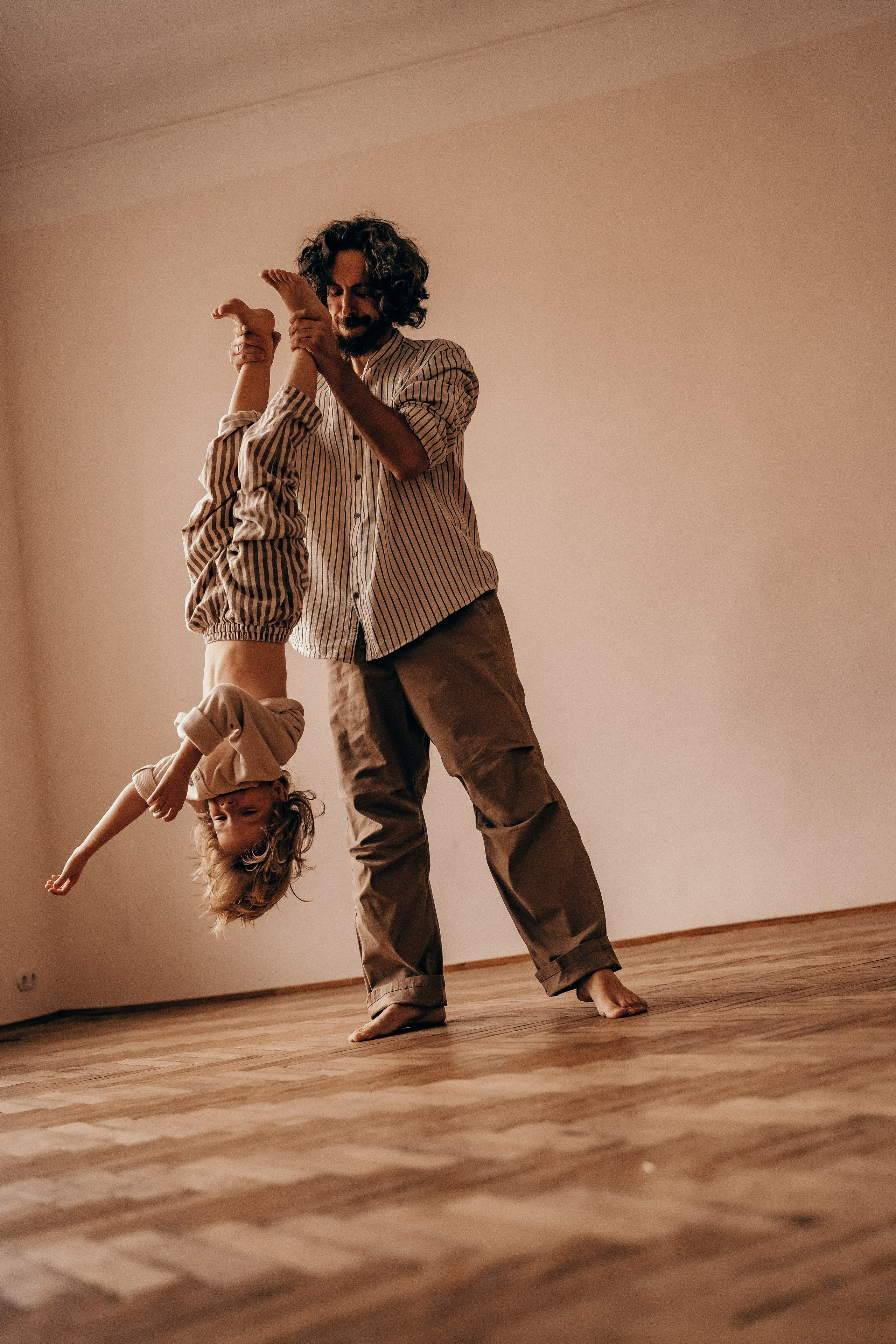 Объятья и немного баловства. Главная