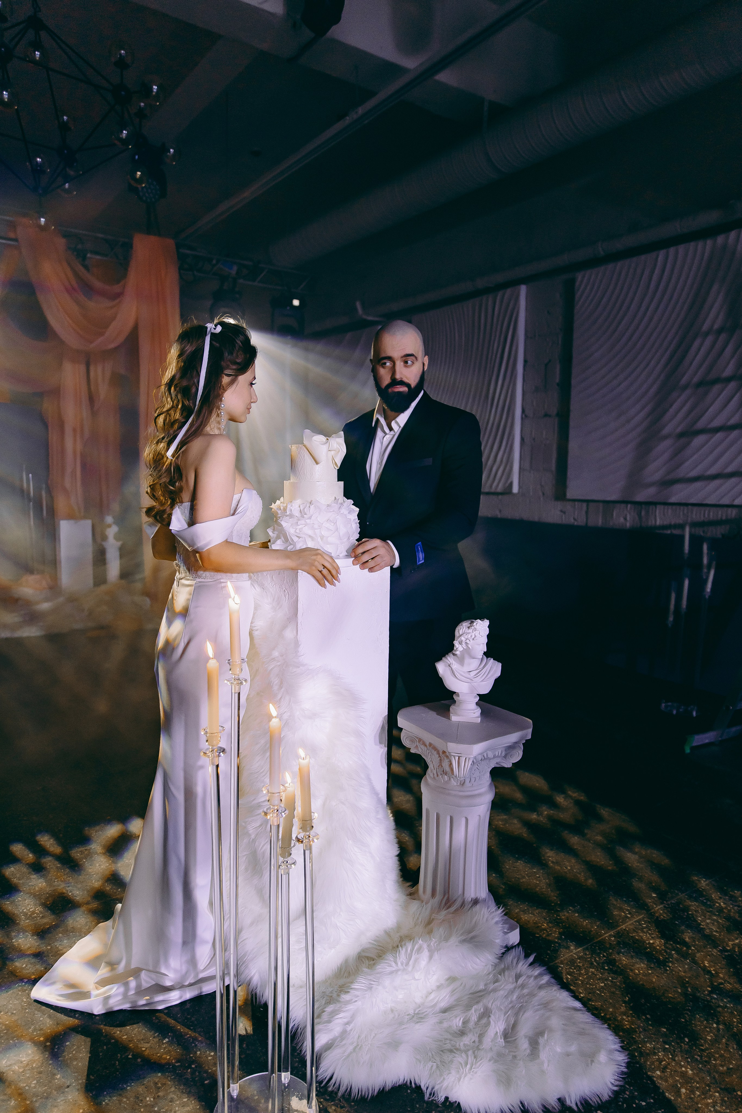 История торта Олеси и Владимира. Свадебный и семейный фотограф в Рязани Саша Крутых