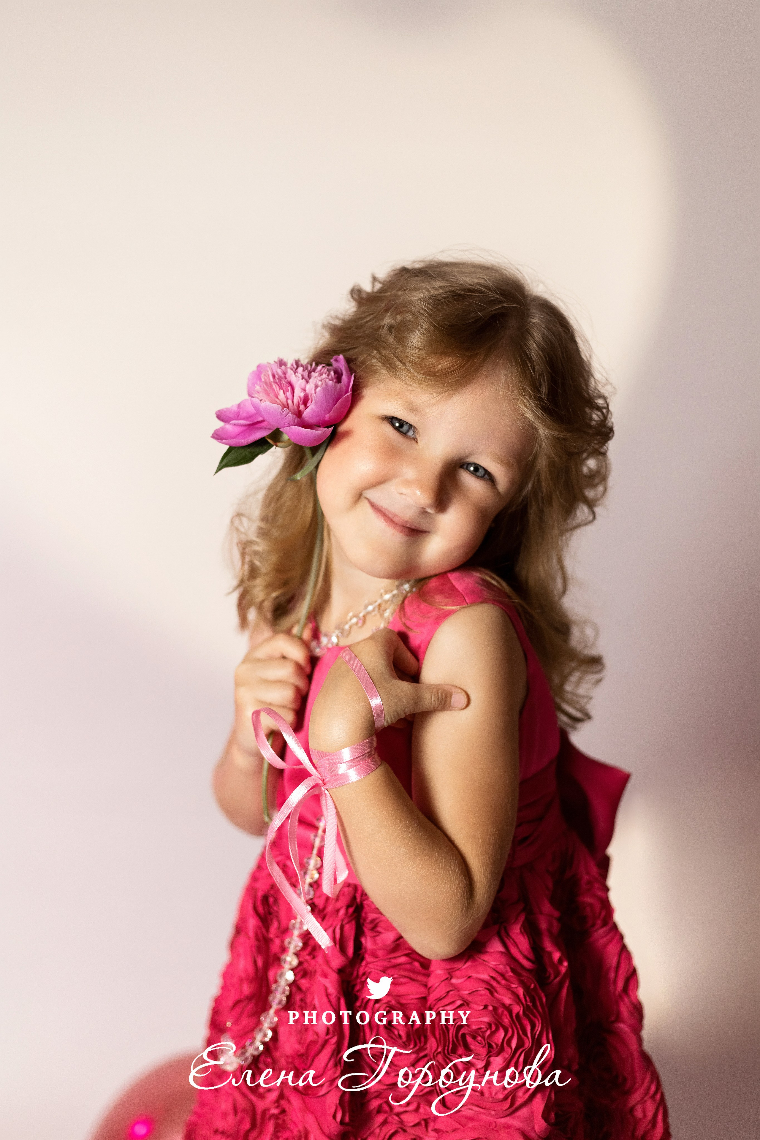 «Модница в розовом» В моей студии. Вероника и Александра. 2024. Фотограф Пермь. Свадьбы. Семья и дети, школа, д. сад. Фотокниги