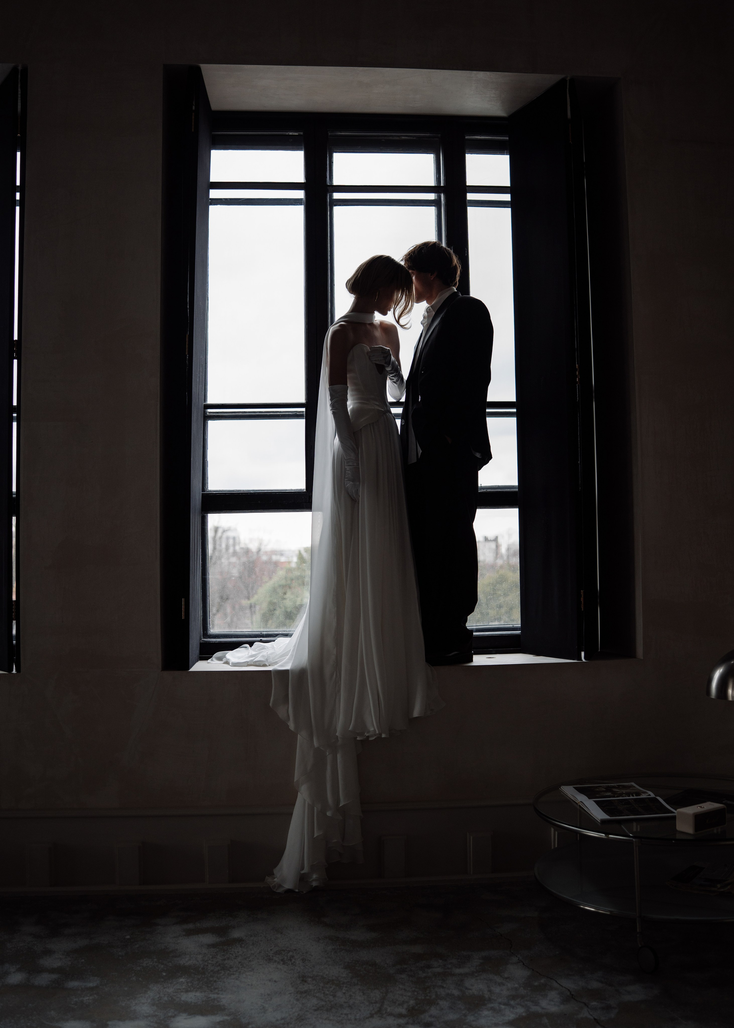  Свадебный фотограф Геленджик — стильная студийная фотосессия жениха и невесты.