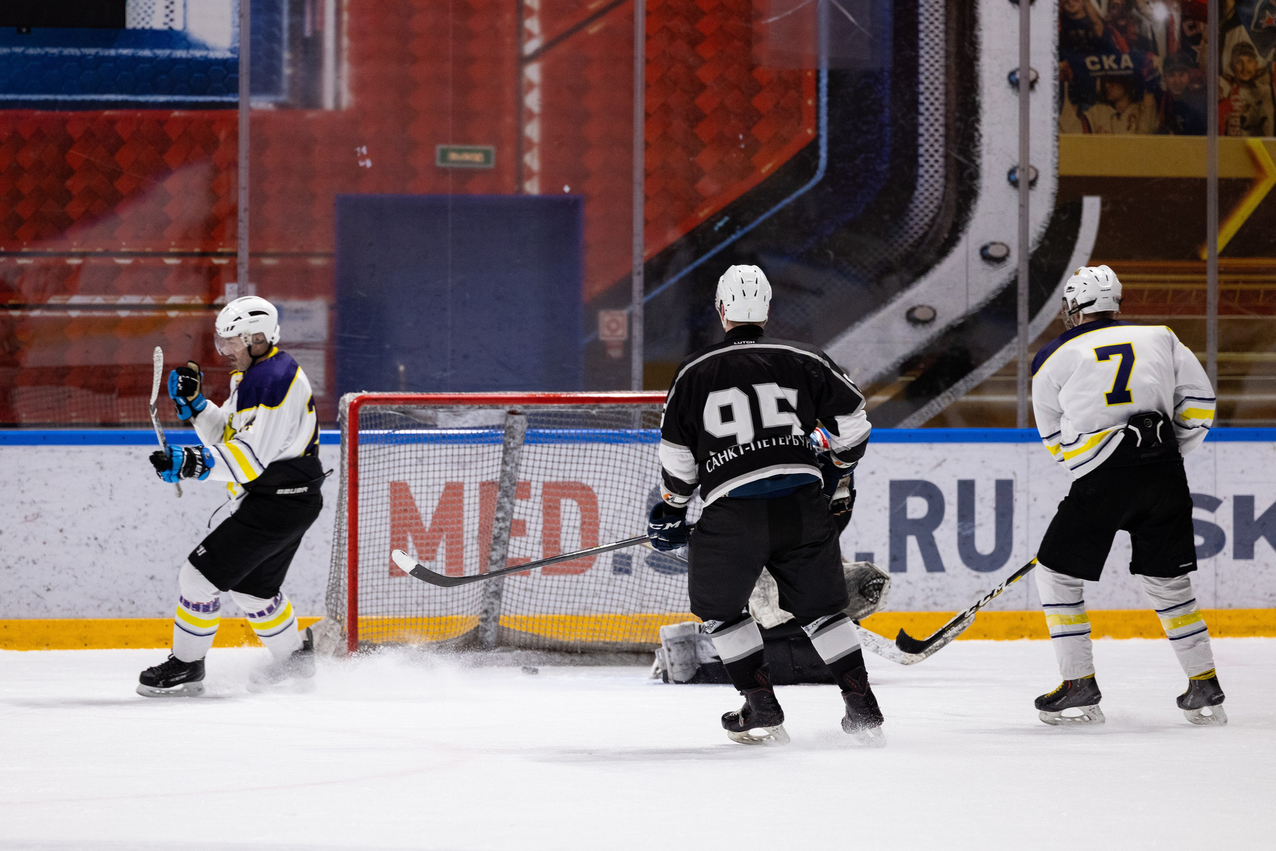 Бульдозер vs. LR-строй. Фотограф Александр Заломаев