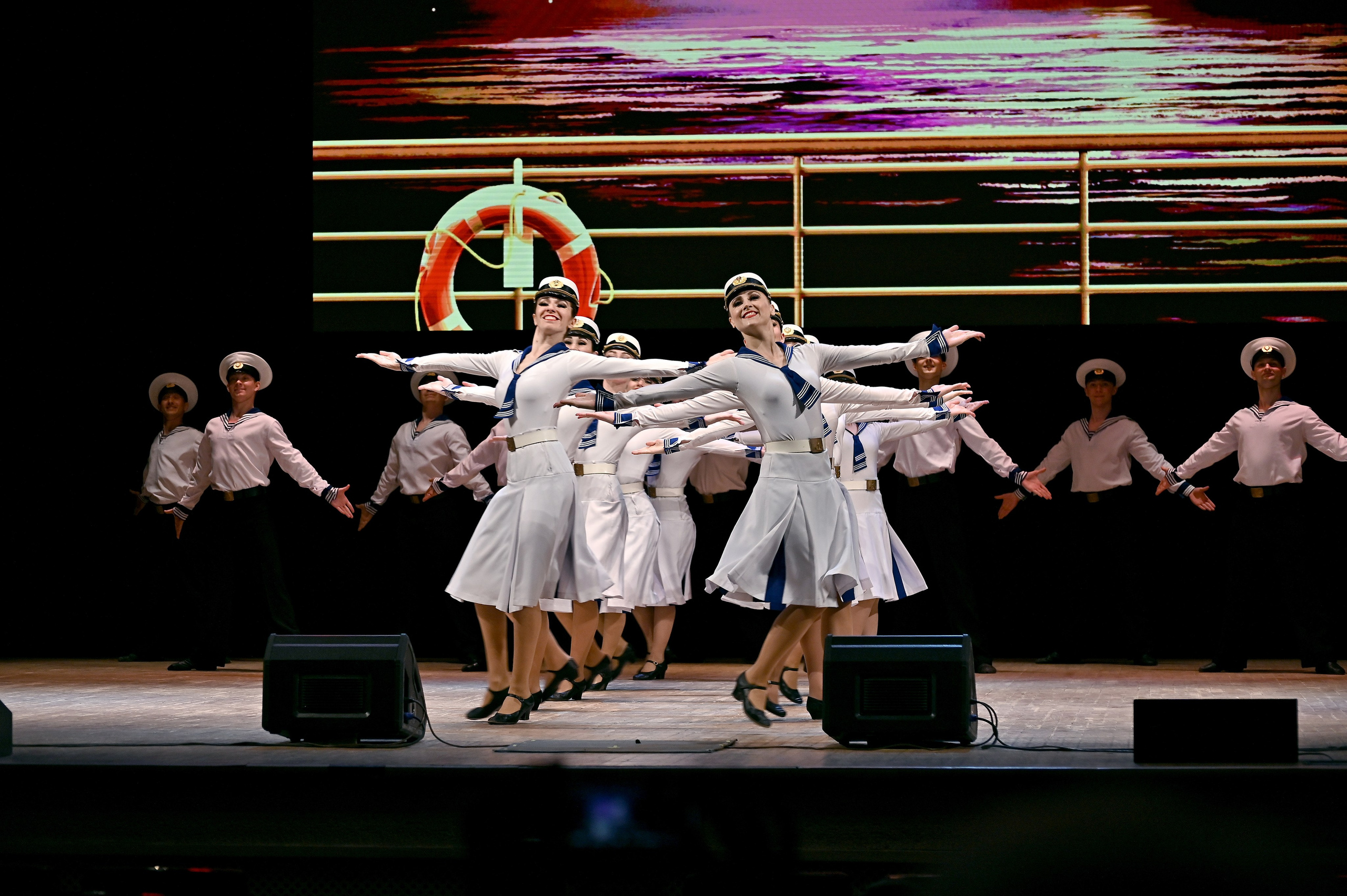 АНСАМБЛЬ ПЕСНИ И ТАНЦА «ДОНБАСС». ФОТОГРАФ ВАШИХ МЕРОПРИЯТИЙ РЯЗАНЬ СЕРГЕЙ КЛЮЕВ Концертная фотография близка к репортажу и портретной съемке