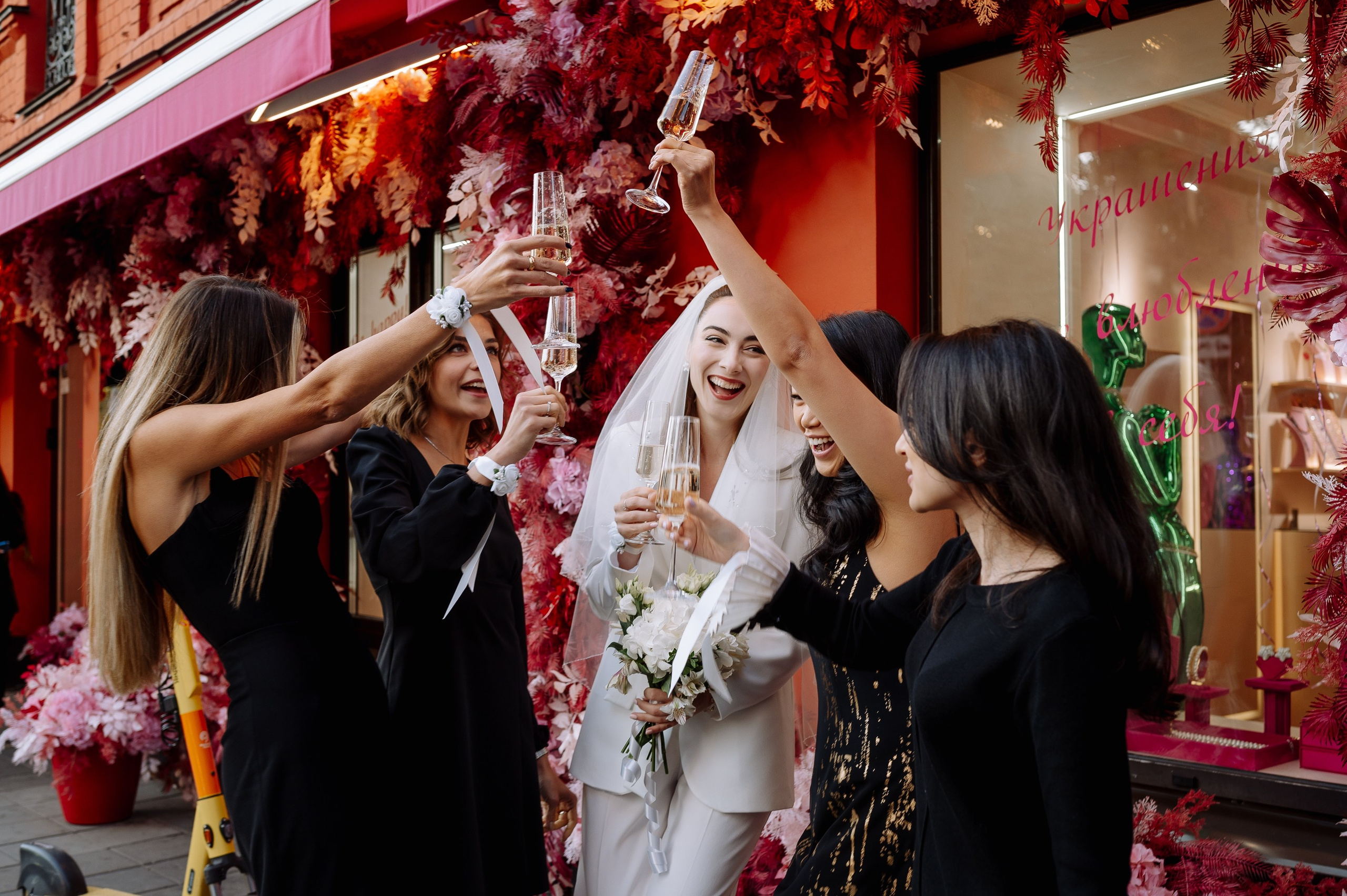 Девичник Лауры | Патриарши Пруды | 2023. Фотограф Вито Бурмасов | Москва