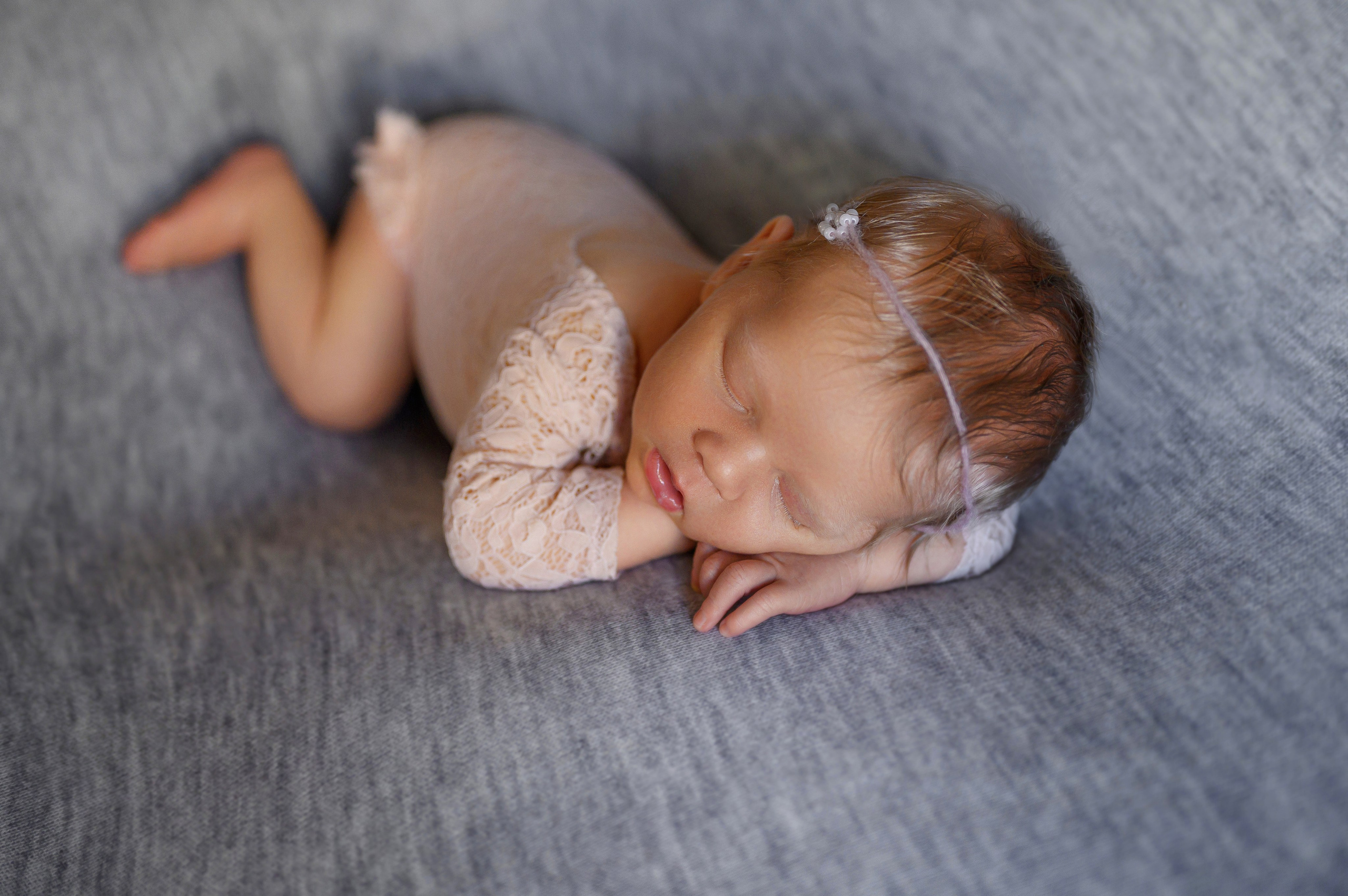 Фотосессия новорожденных, нью-борн малышей в Кингисеппе, Сестрорецке, Санкт-петербурге