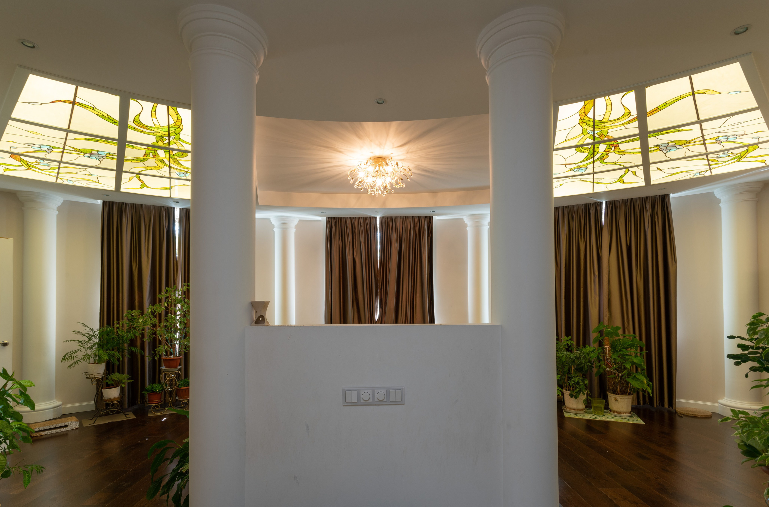 Витражные потолочные плафоны частного дома. Витраж и мозаика на заказ в Санкт-Петербурге