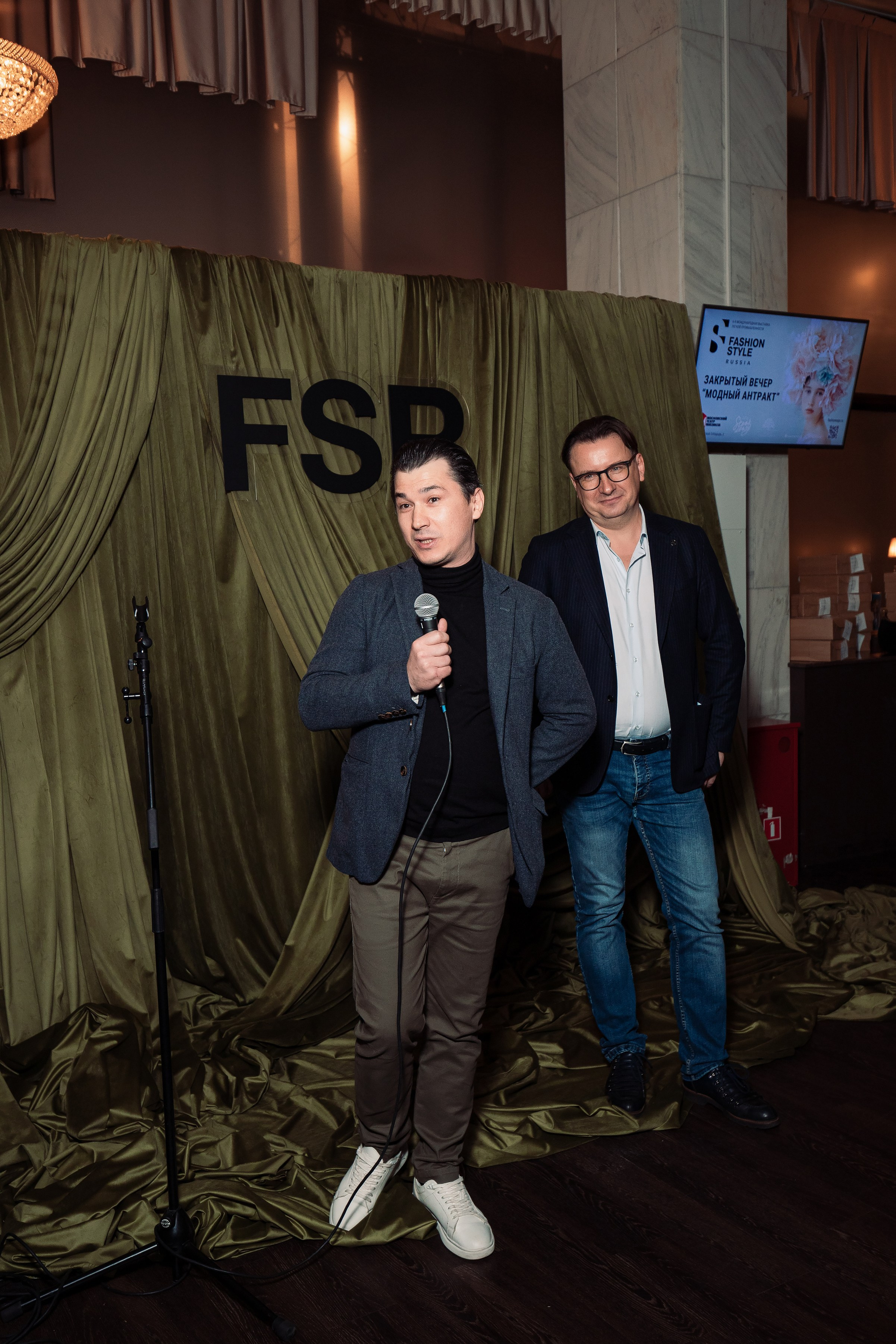 Модный антракт. Репортажный и fashion фотограф в Москве Сергей Бардин