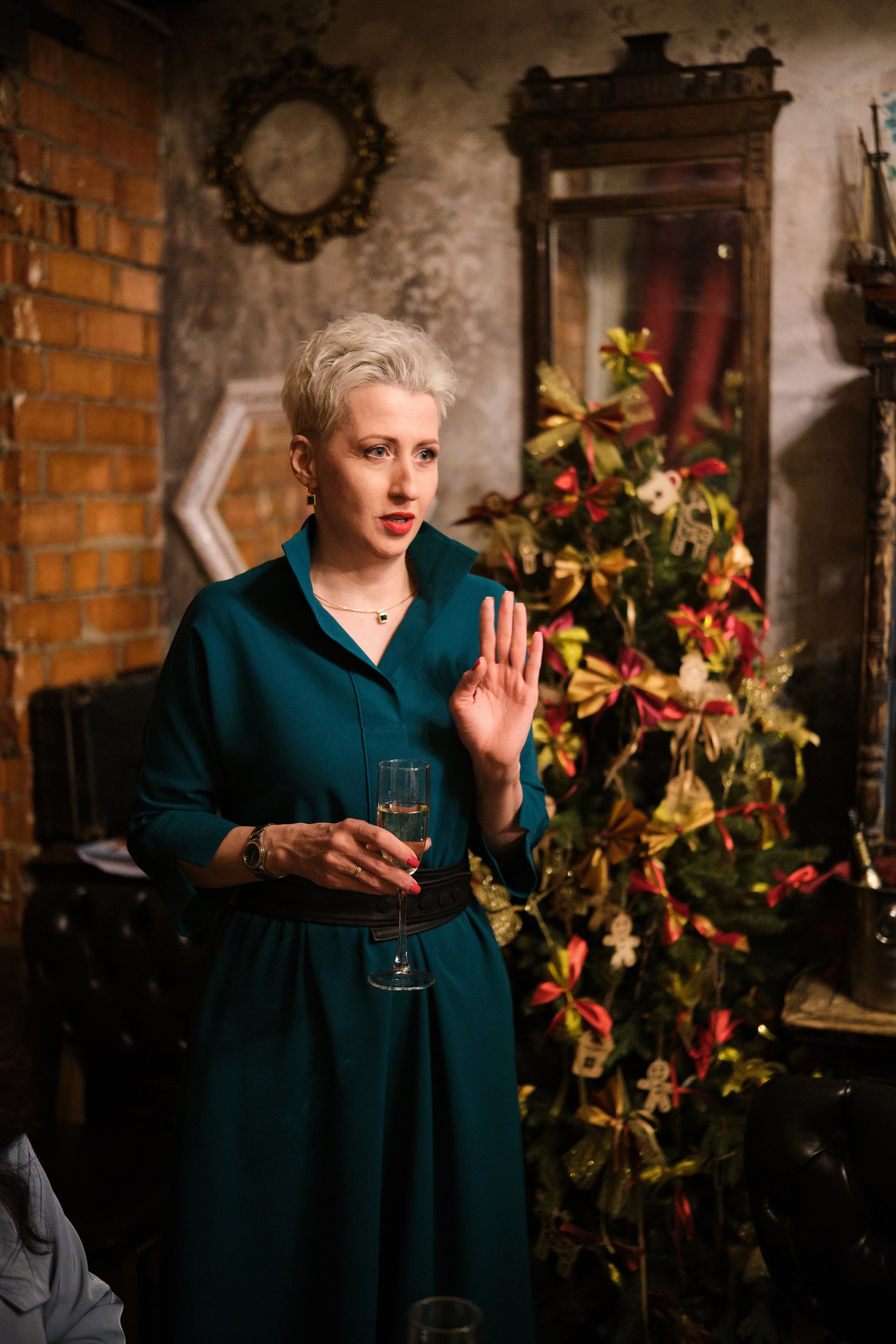 Фотосъёмка выпускного школы «Метатрикветра» в гастропабе «Особняк. Репортажный фотограф Дмитрий Литвинский. Минск, Беларусь, мир